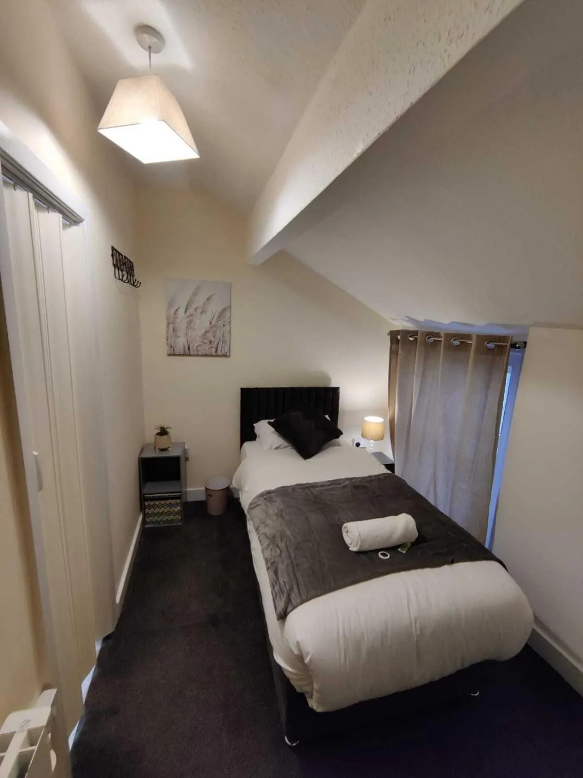 Bedroom, Bed in North Coast Hotel