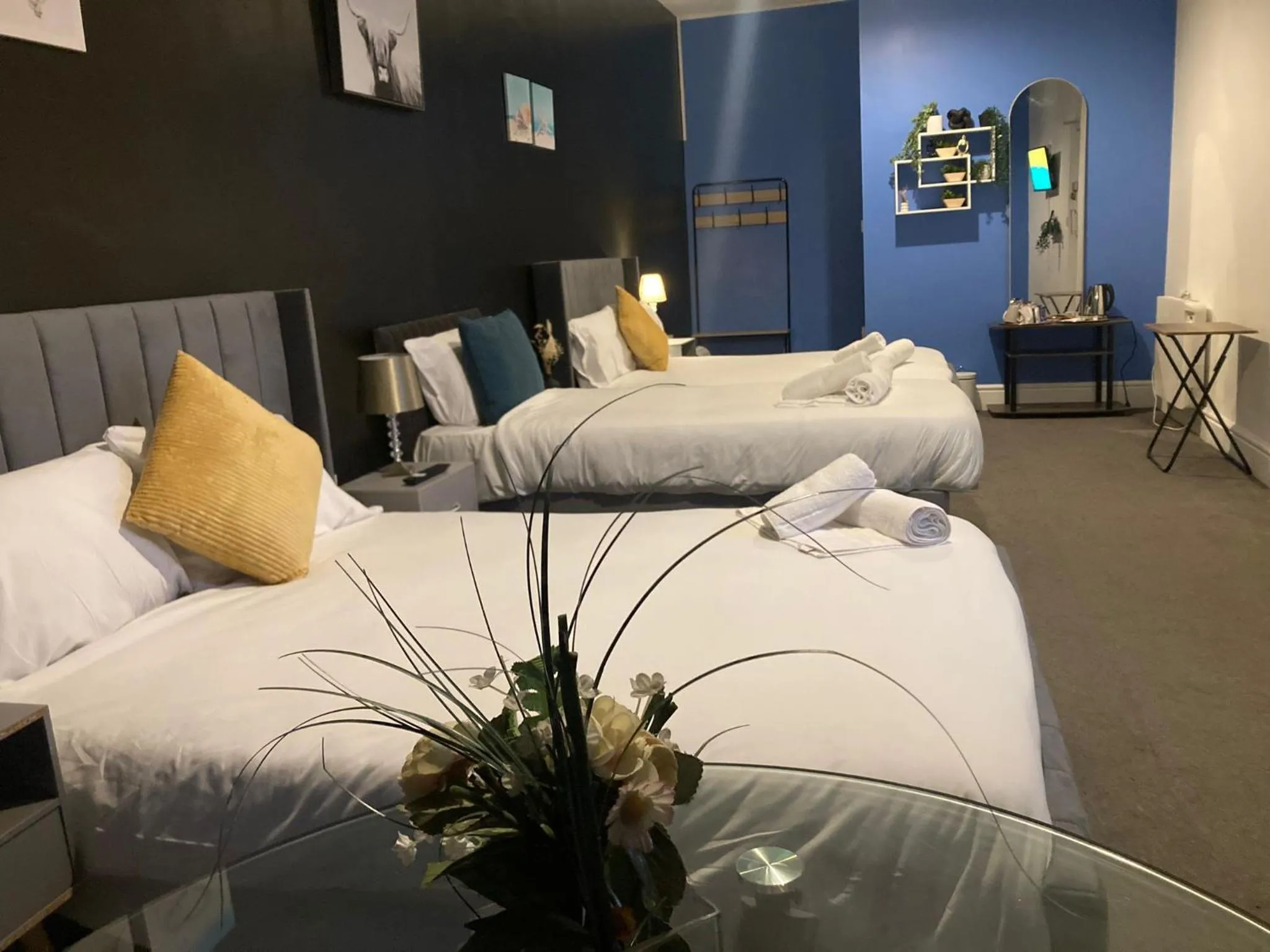 Bedroom, Bed in North Coast Hotel