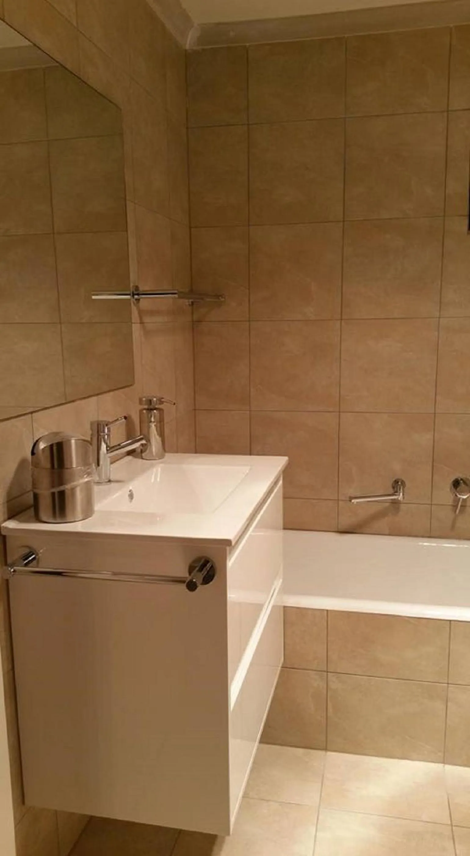 Bathroom in Acaill Accommodation Esplanade Living Self Check-In Self Check-Out