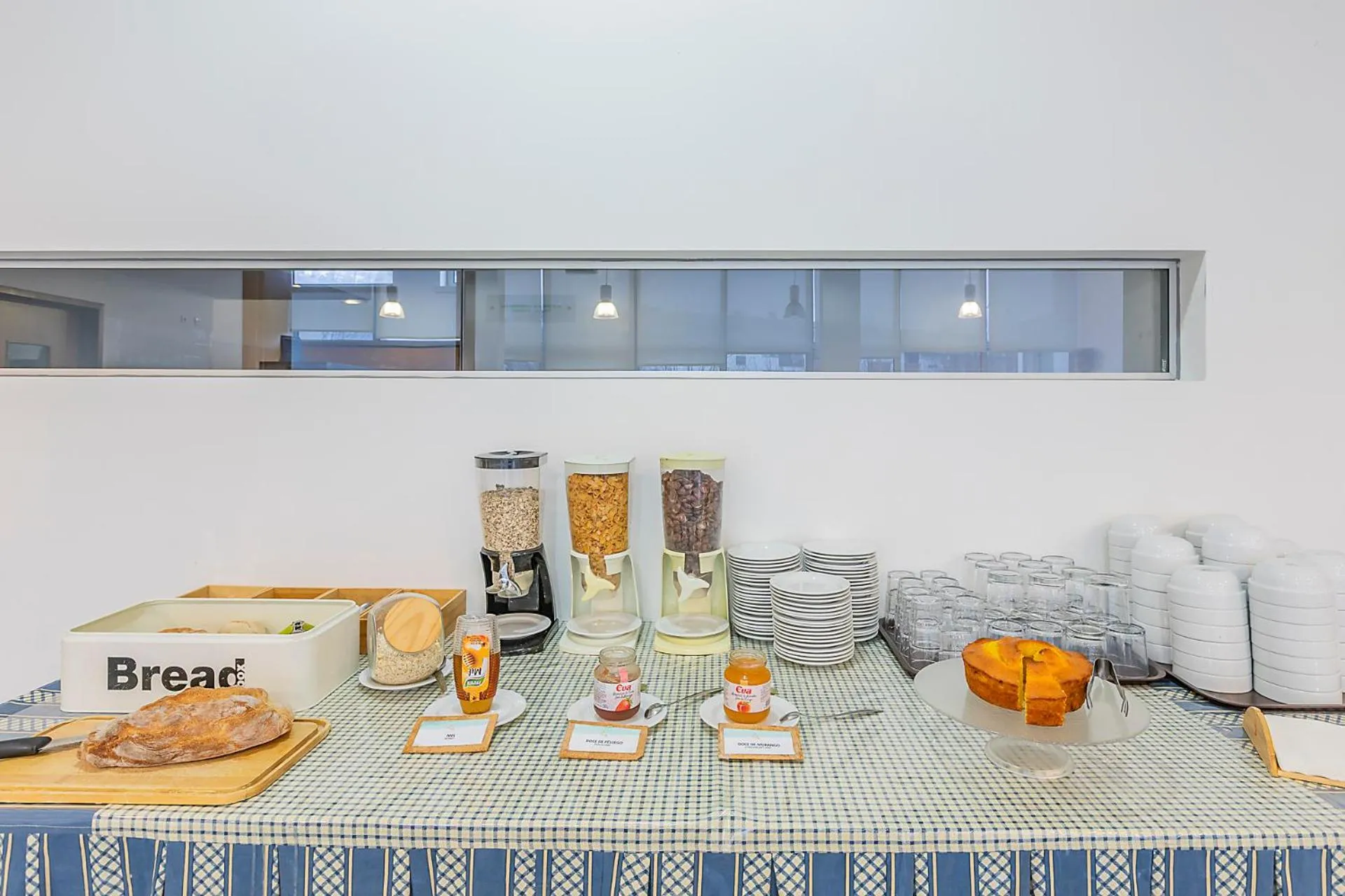 Continental breakfast in HI Lousã – Pousada de Juventude