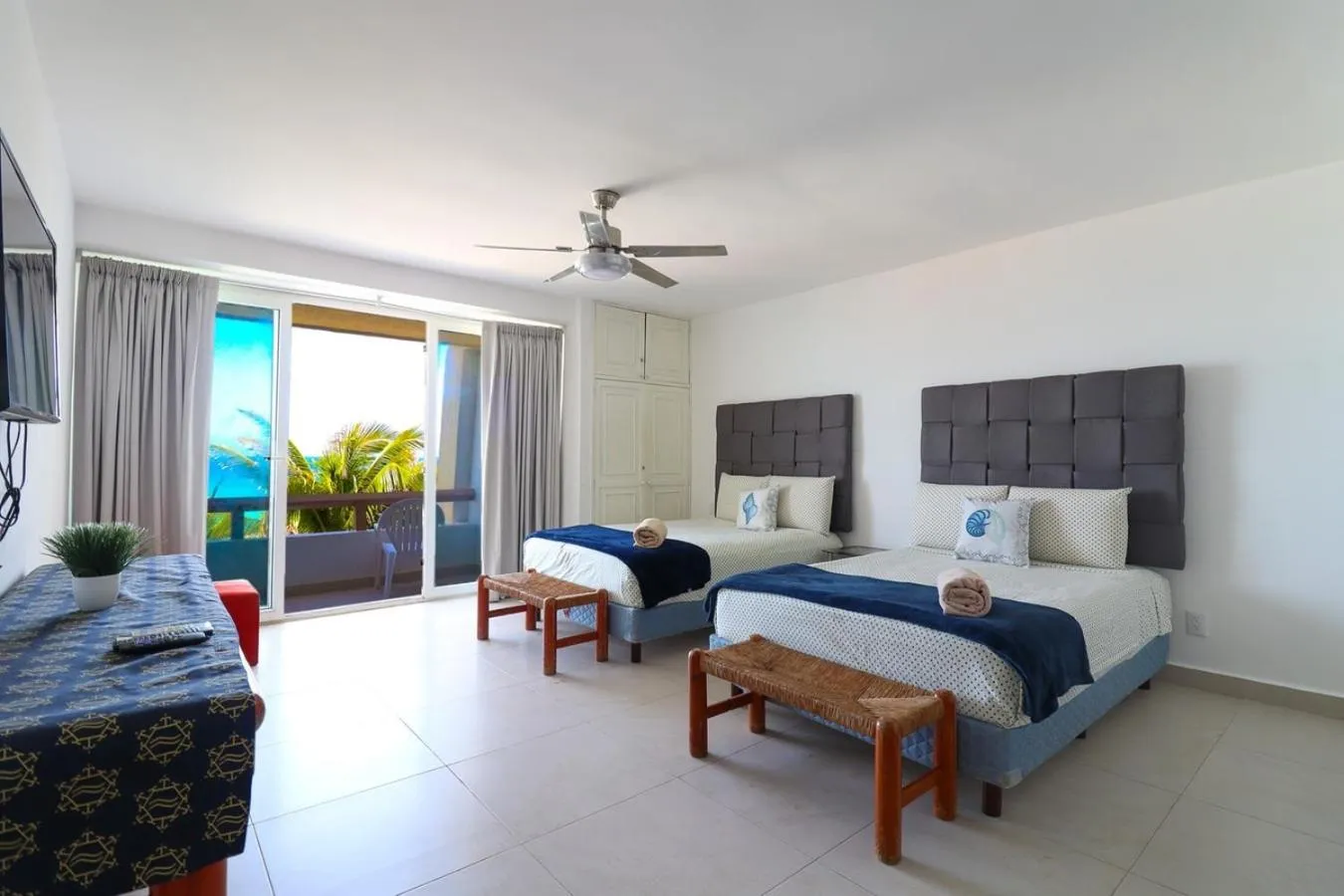 Bed in "Comfort and Sea View with Balcony"