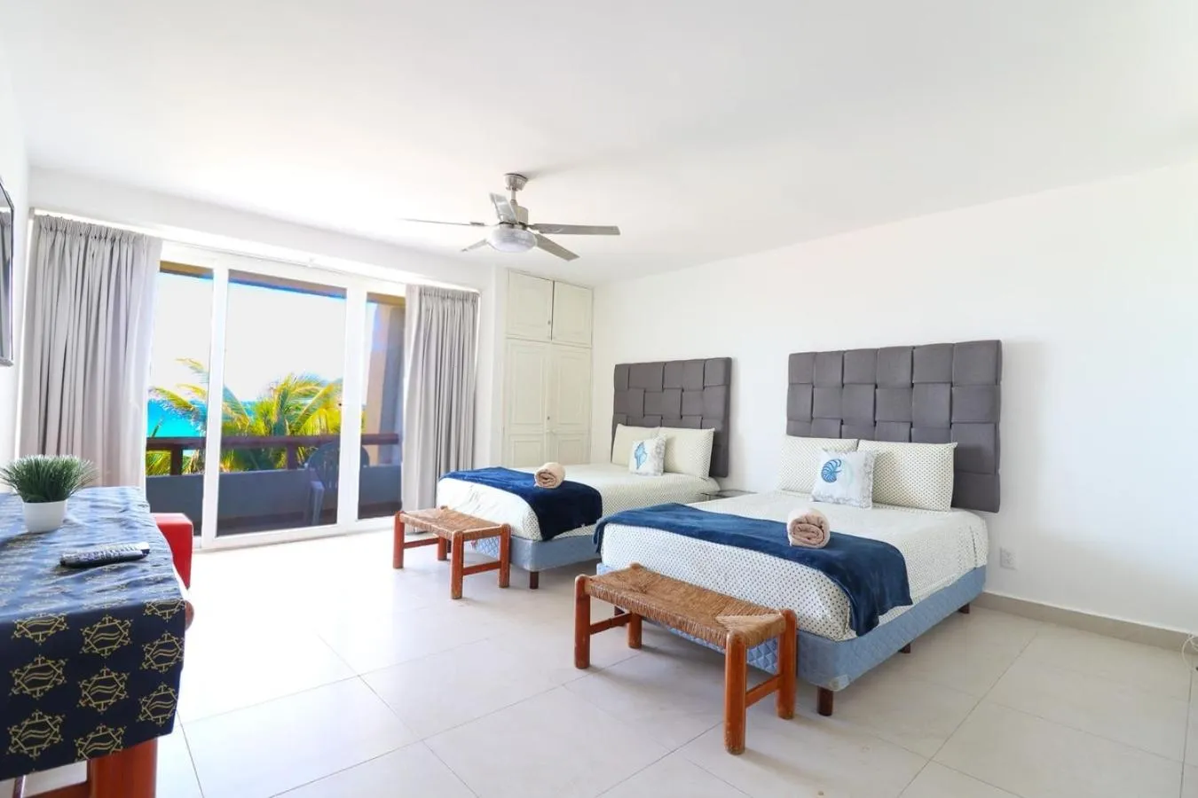 Bed in "Comfort and Sea View with Balcony"