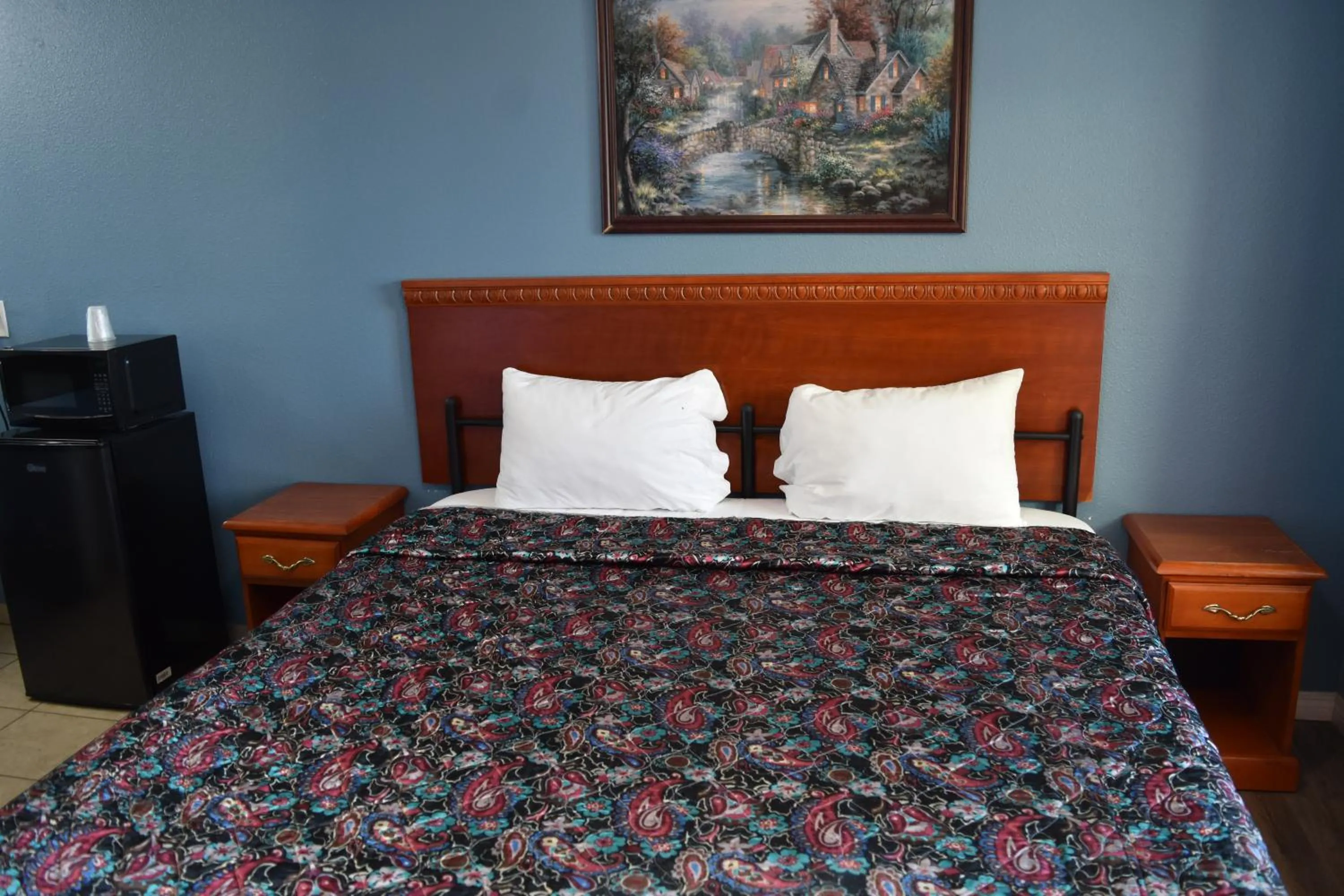Bed in Corcoran Inn