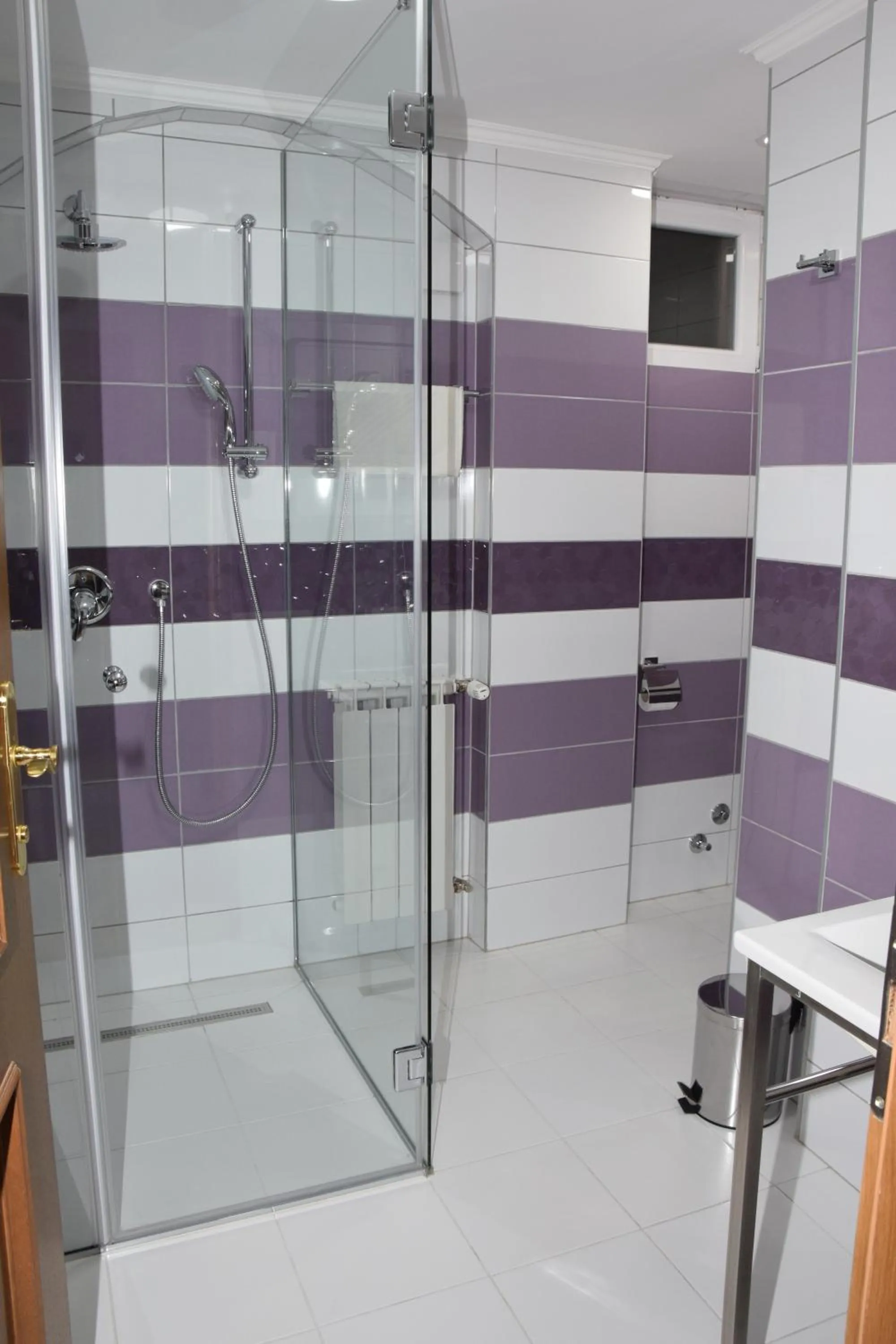 Bathroom in Hotel Elegance