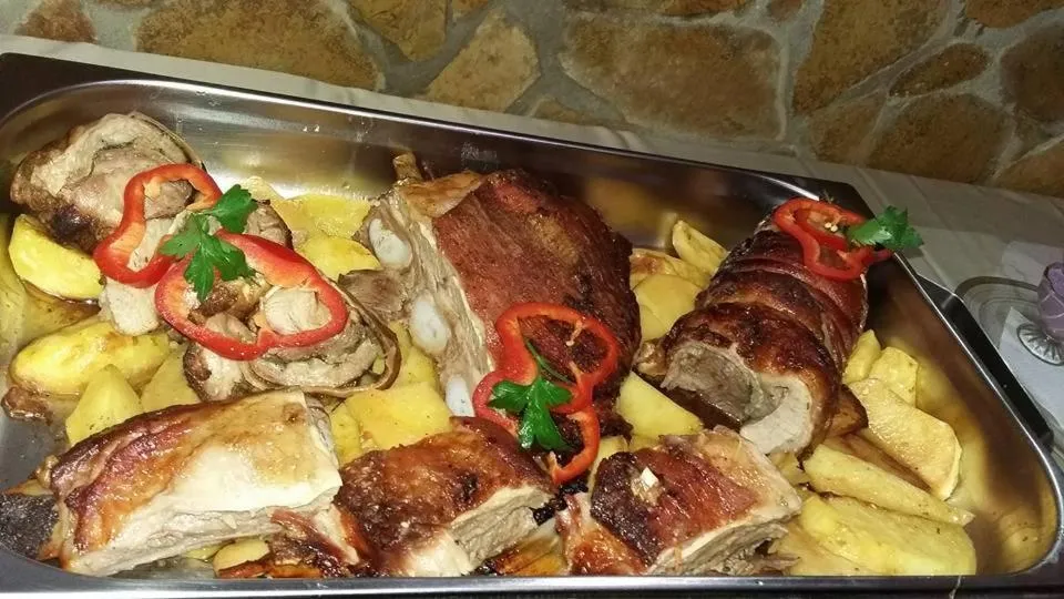 Restaurant/places to eat in Hotel Elegance