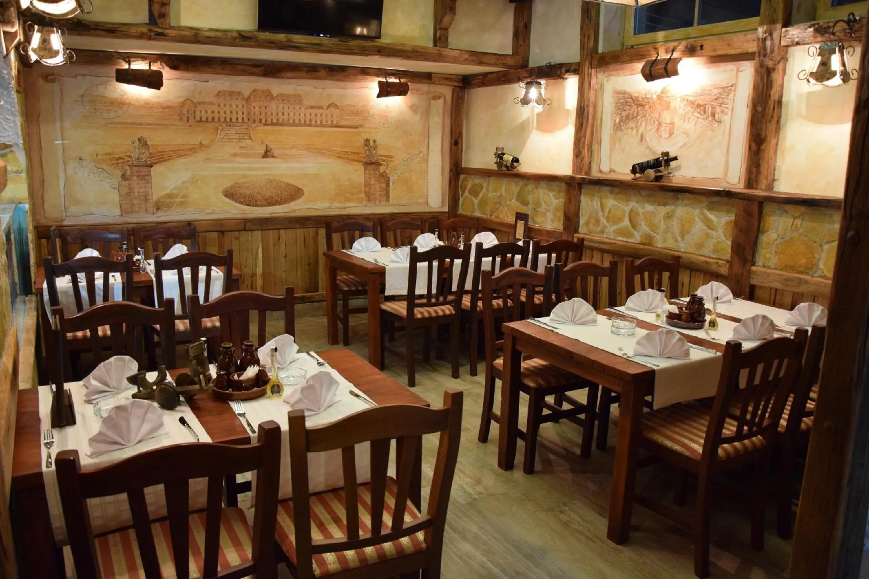 Restaurant/places to eat in Hotel Elegance