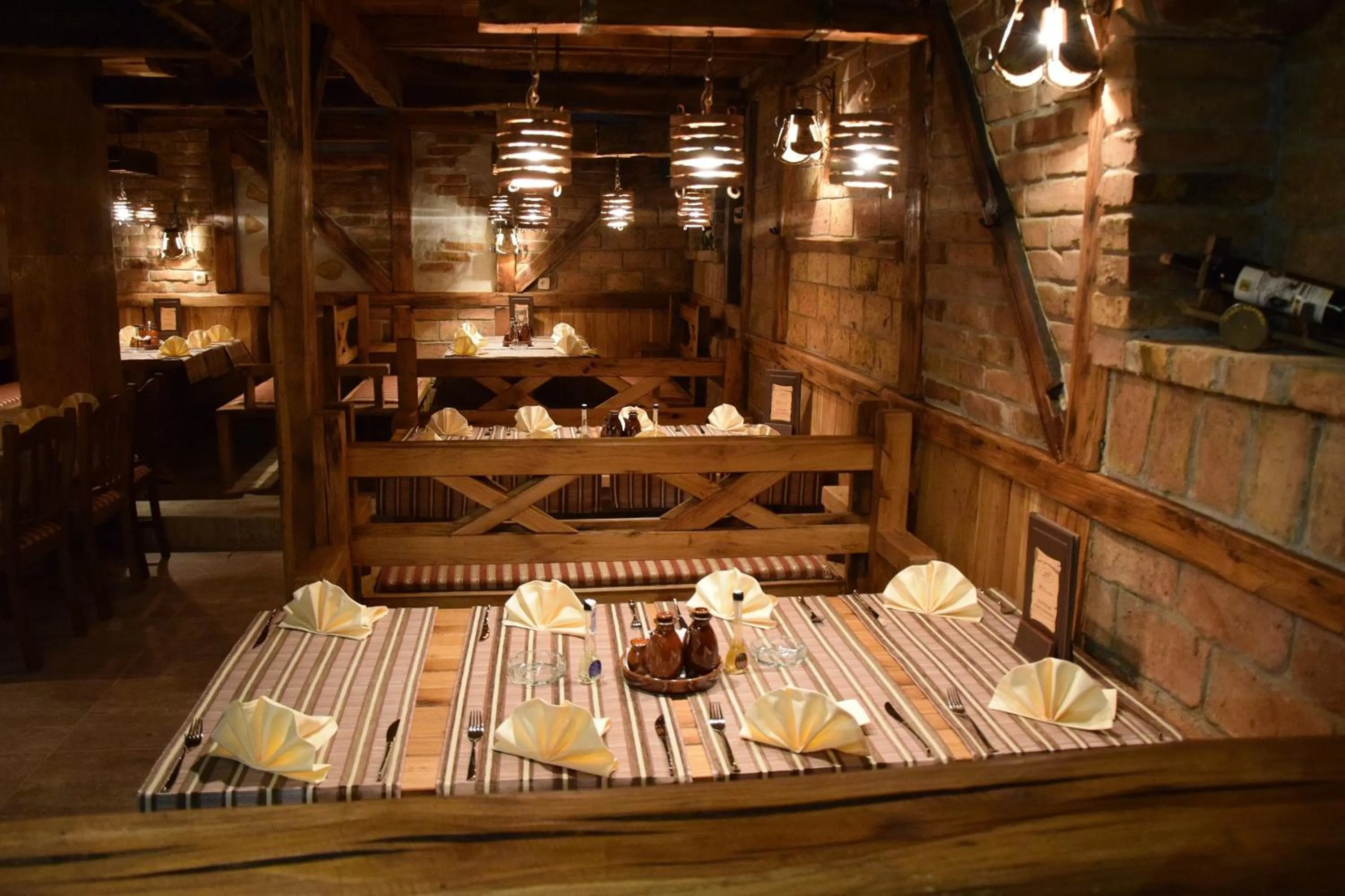 Restaurant/places to eat in Hotel Elegance