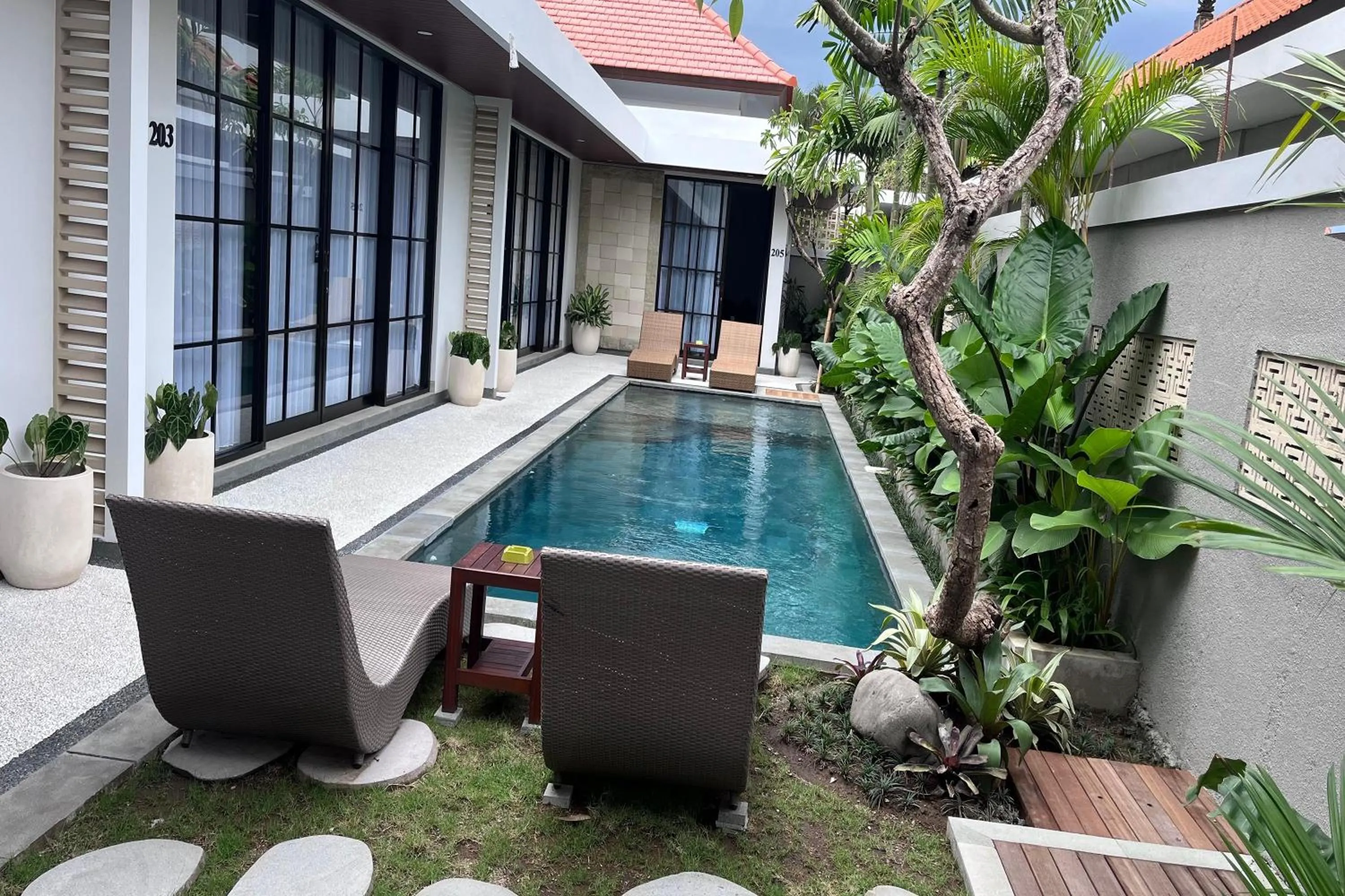 Swimming pool in Ranala Coliving