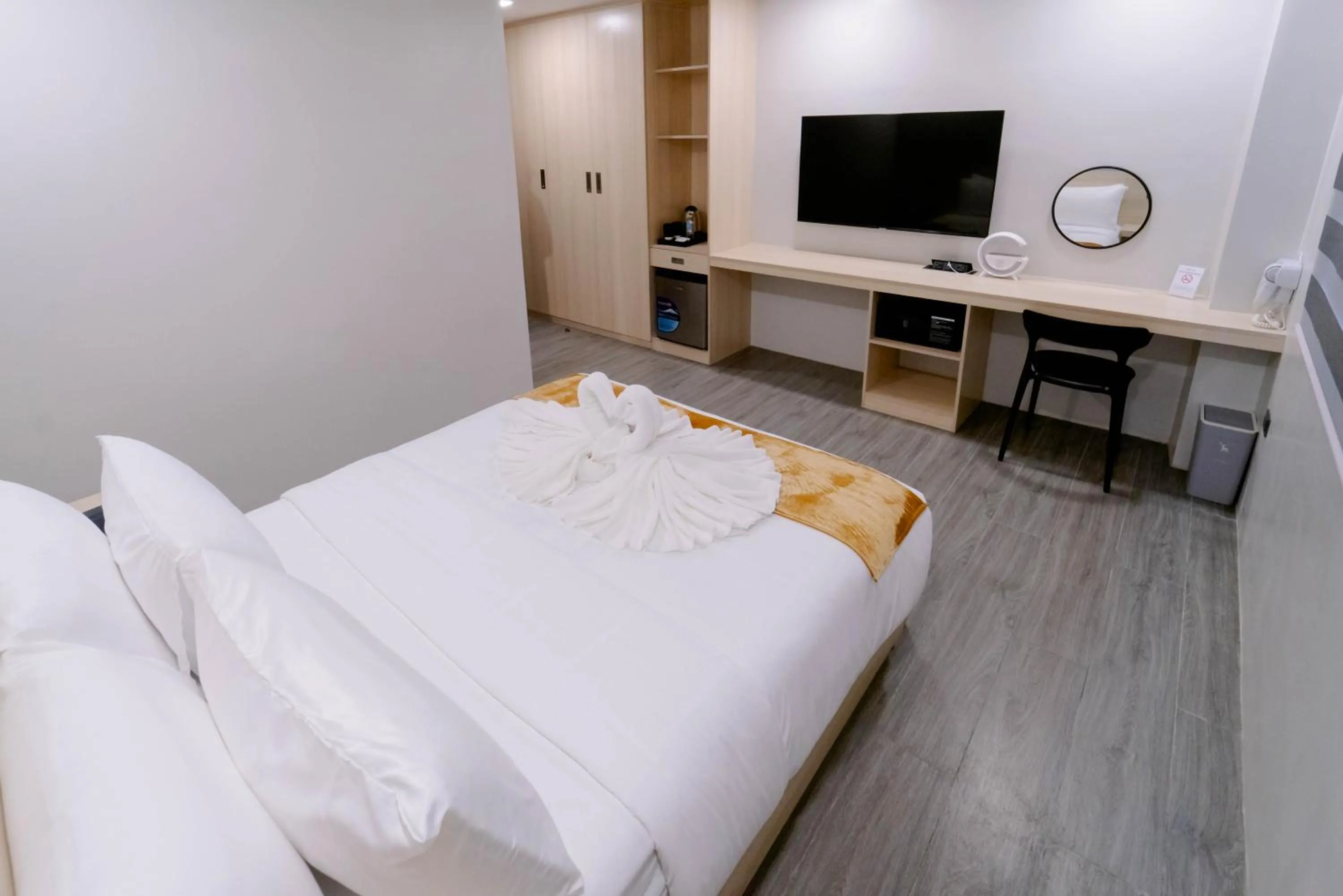 Bedroom, Bed in A Traveller's Inn