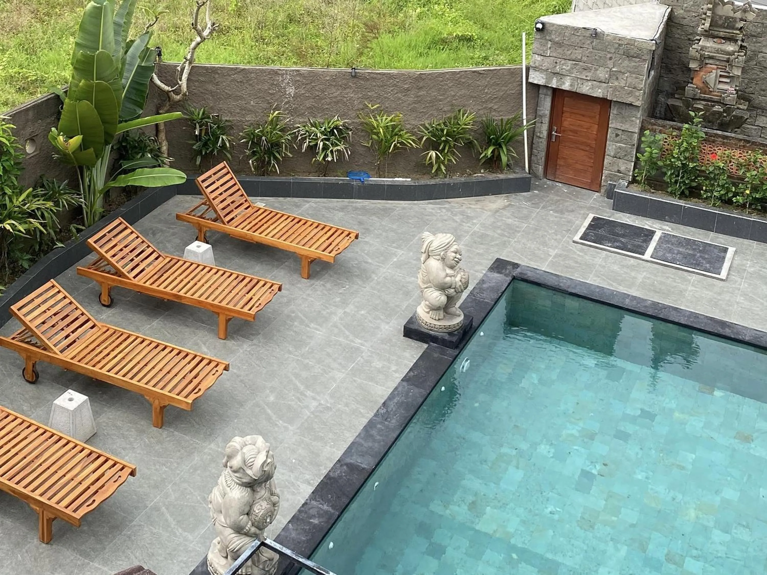 Swimming pool in Nivaluma