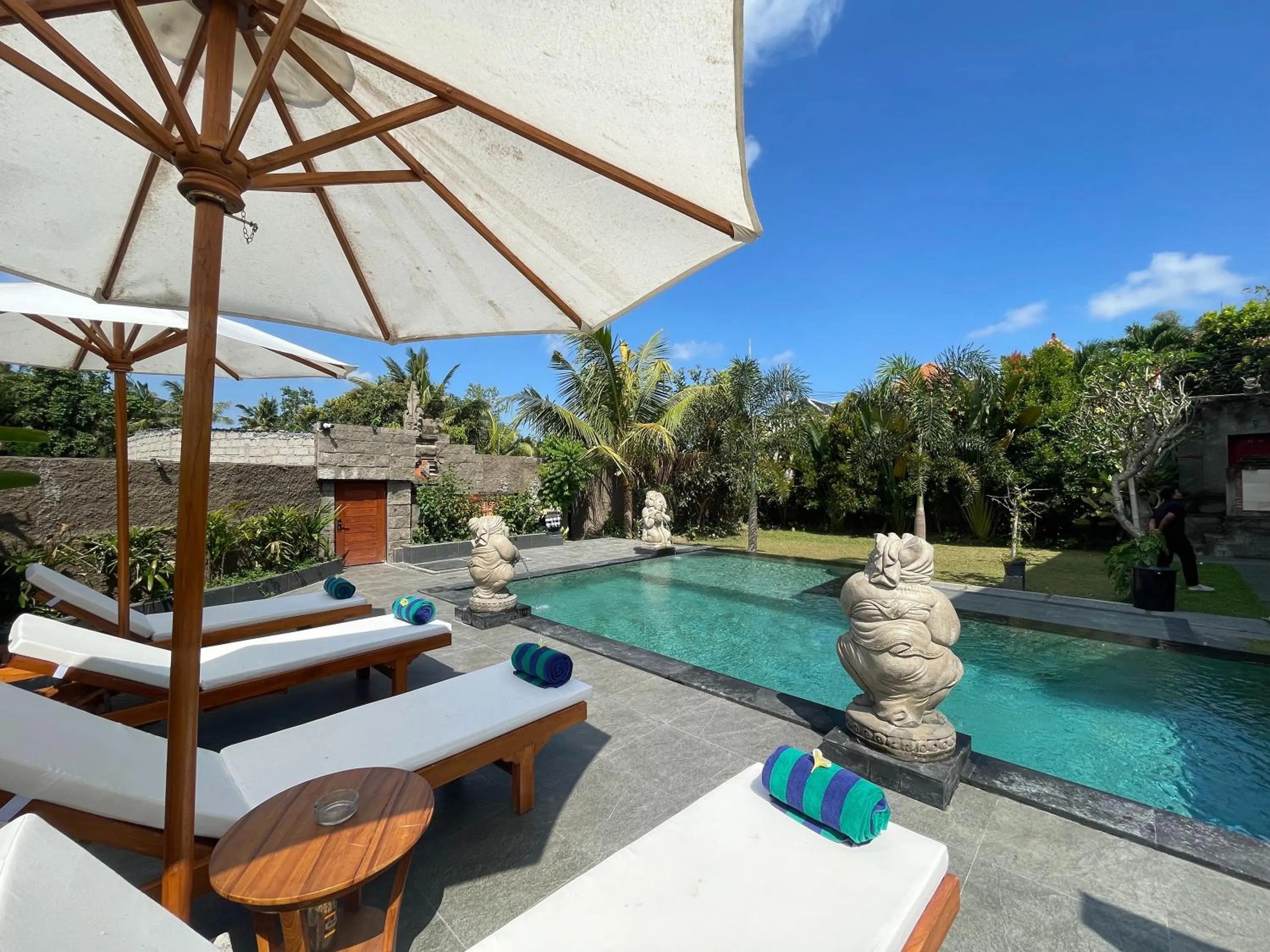 Swimming pool in Nivaluma