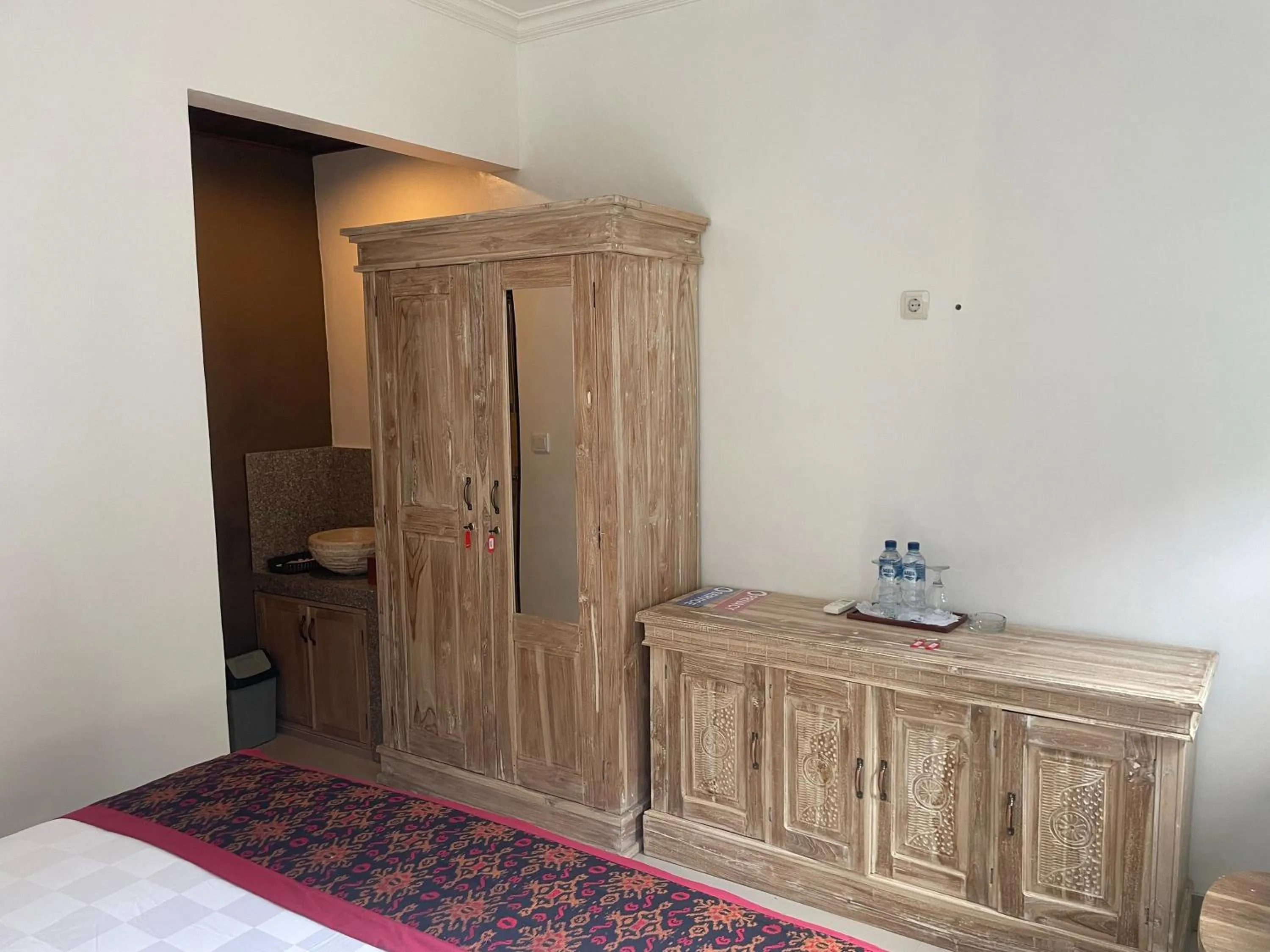 Bedroom, Bed in Nivaluma