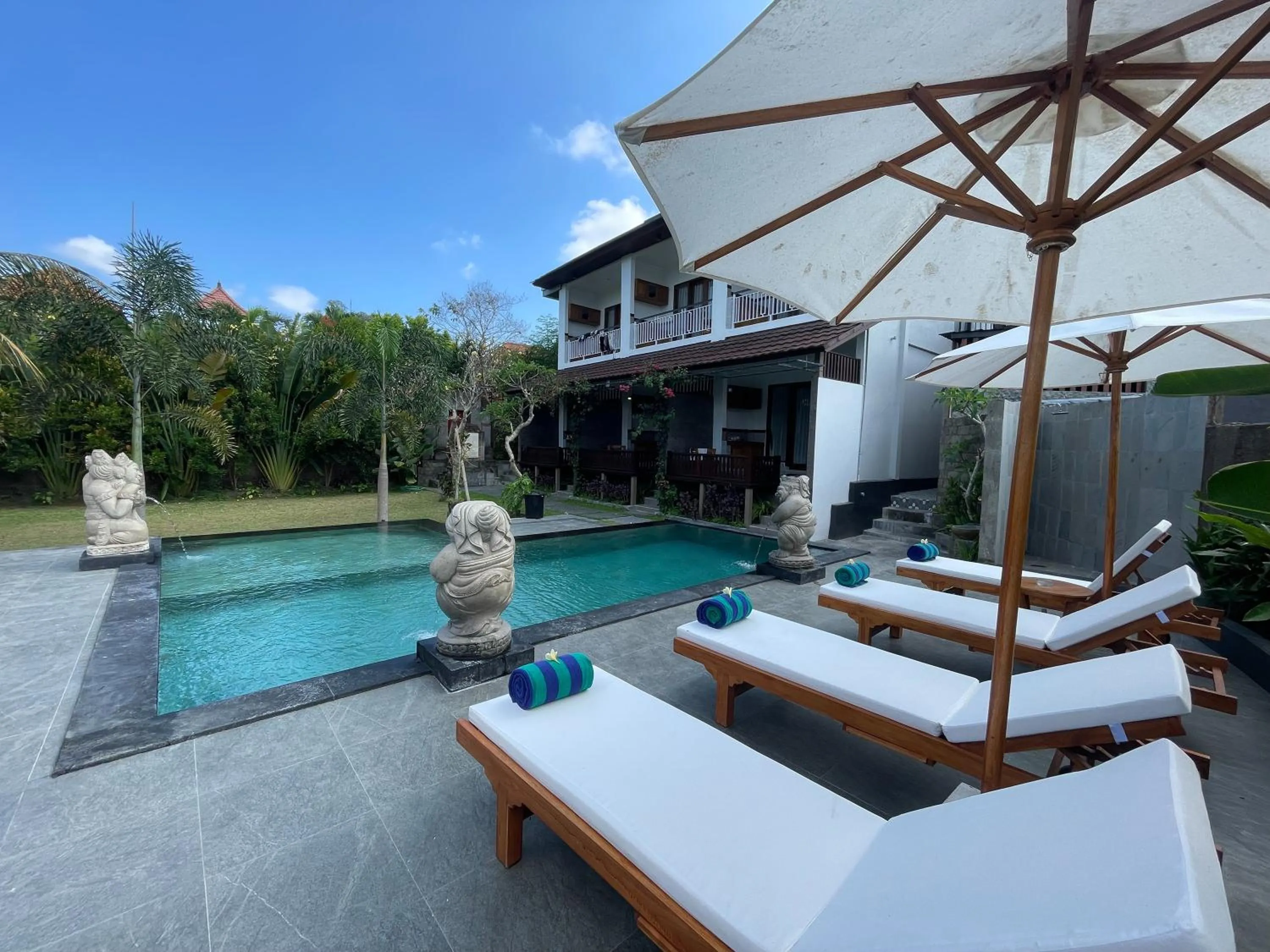 Swimming pool in Nivaluma