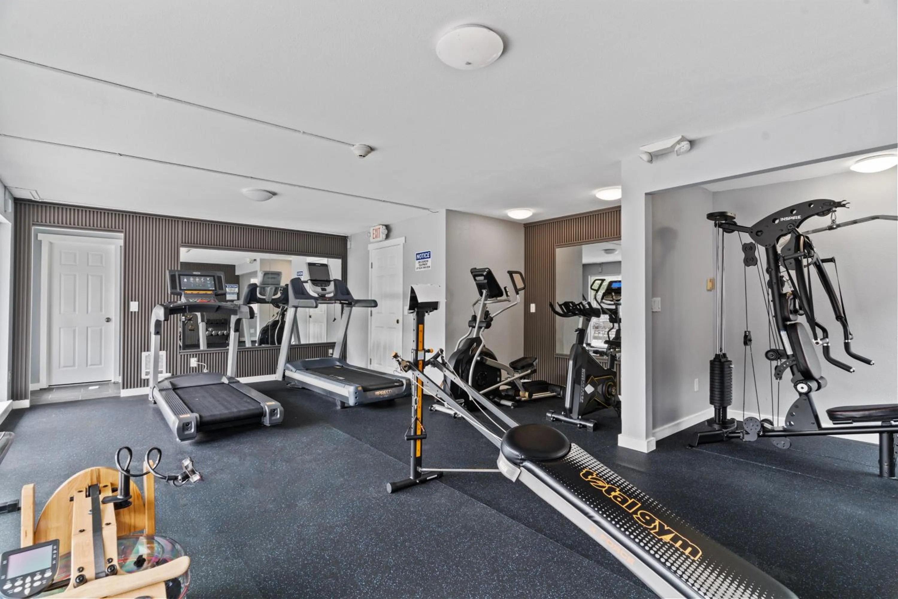 Fitness centre/facilities in Interurban Suites Hotel
