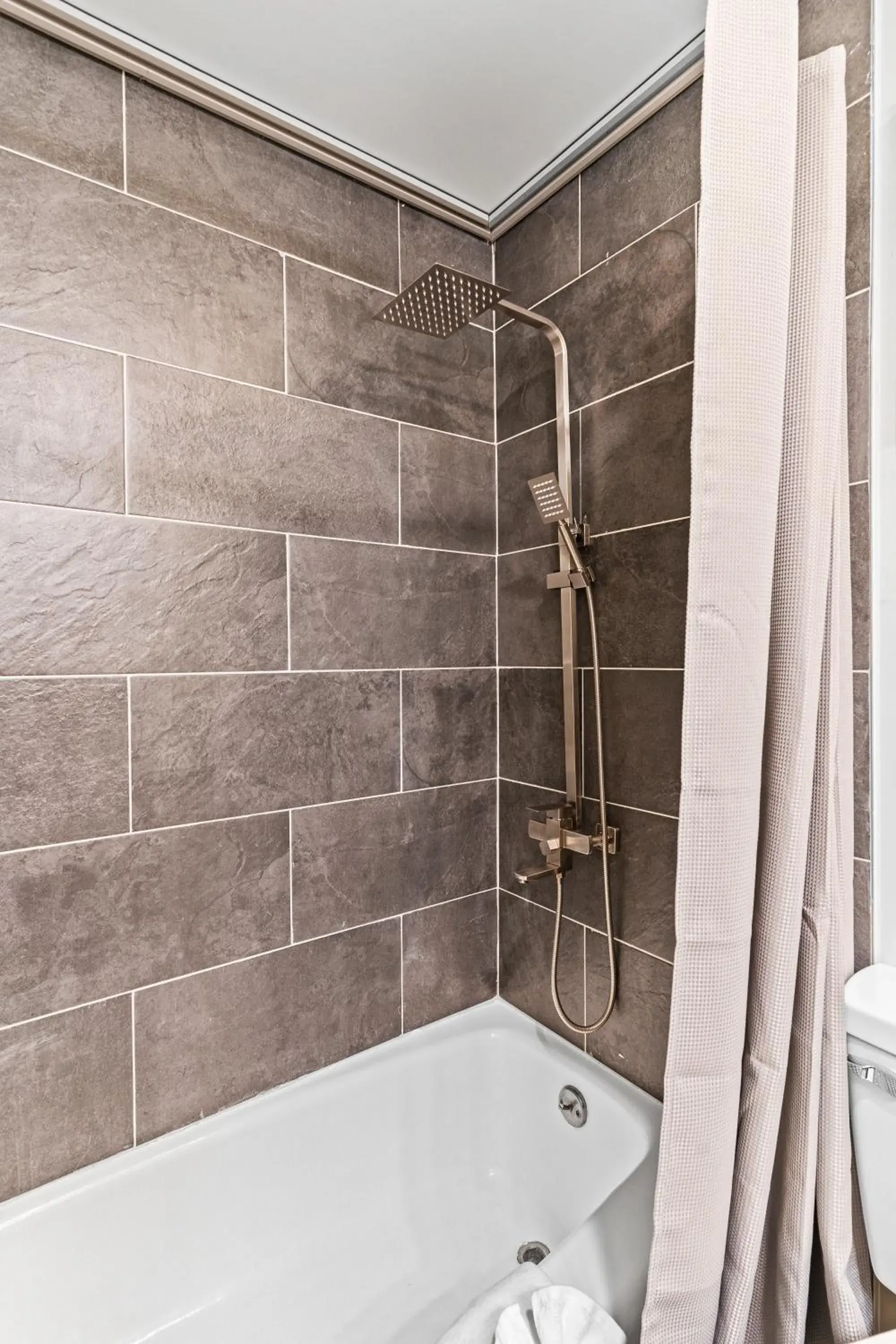 Deluxe King Studio in Interurban Suites Hotel Deluxe King Studio in Interurban Suites Hotel