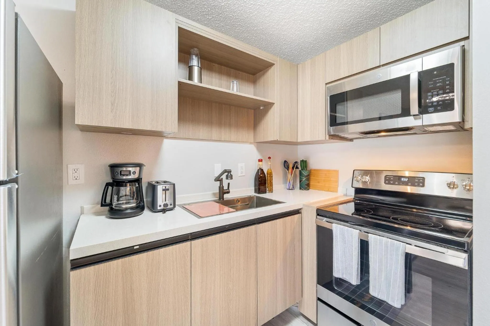 Coffee/tea facilities in Interurban Suites Hotel