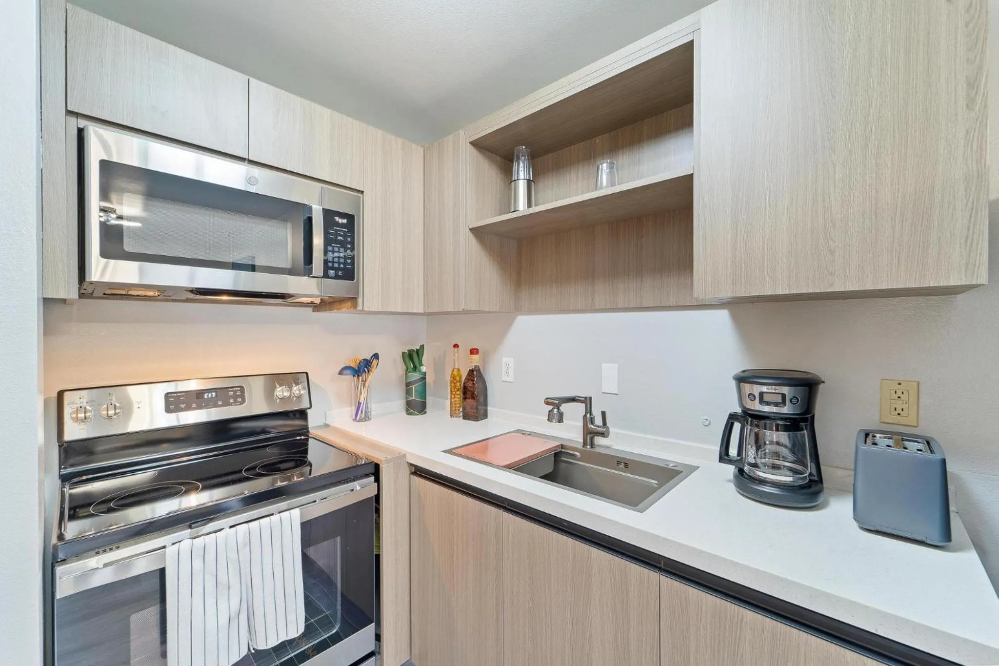 Coffee/tea facilities in Interurban Suites Hotel