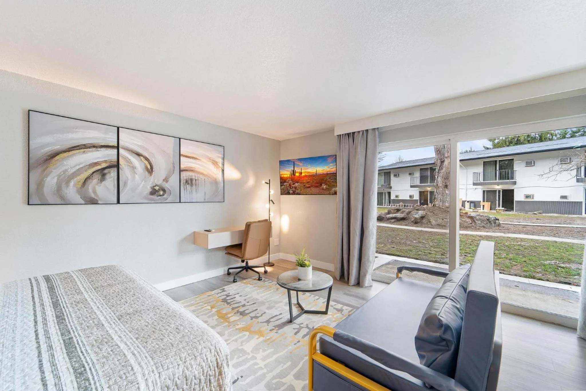 Garden, Bed in Interurban Suites Hotel