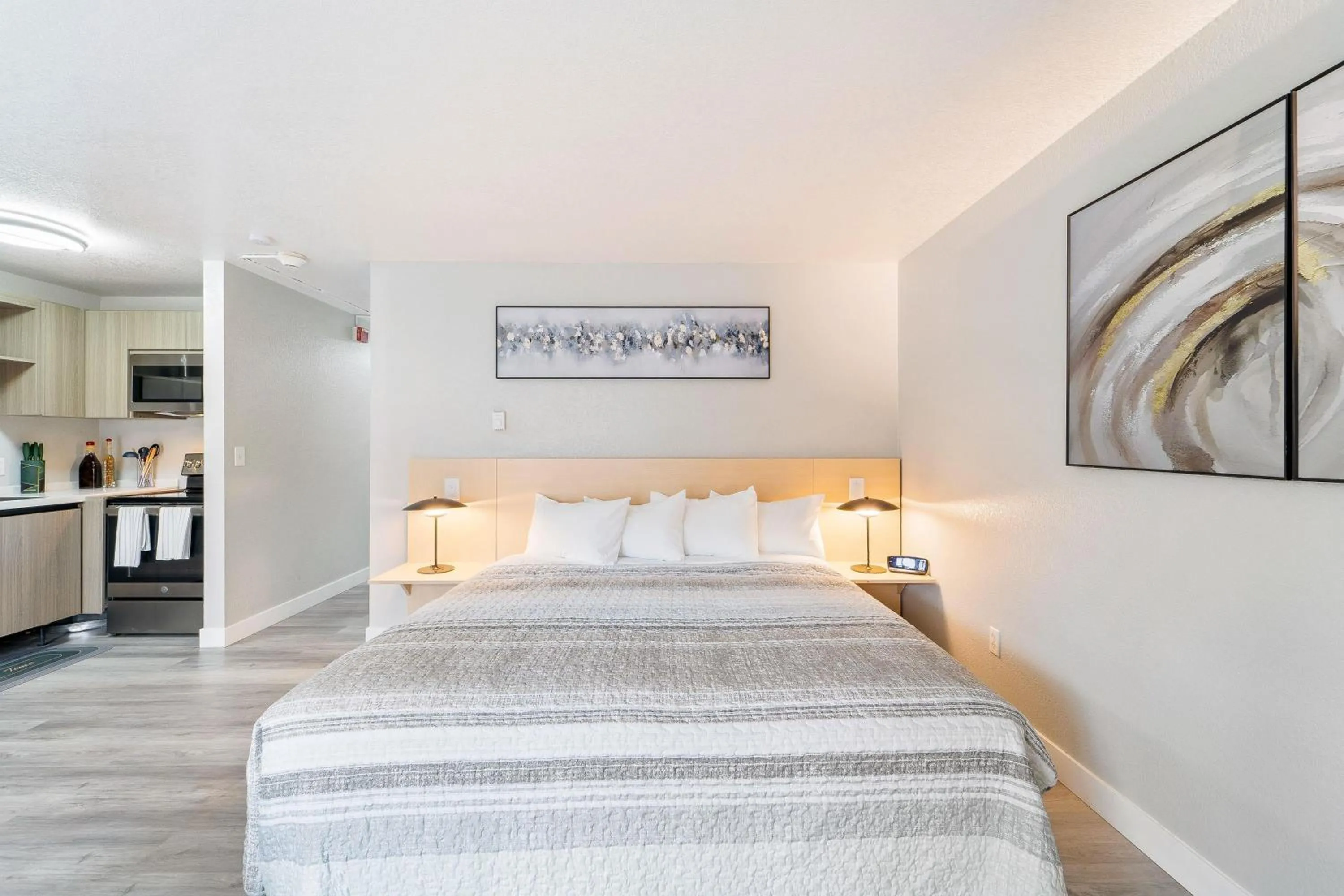 Photo of the whole room, Bed in Interurban Suites Hotel, a Dazzler Select by Wyndham