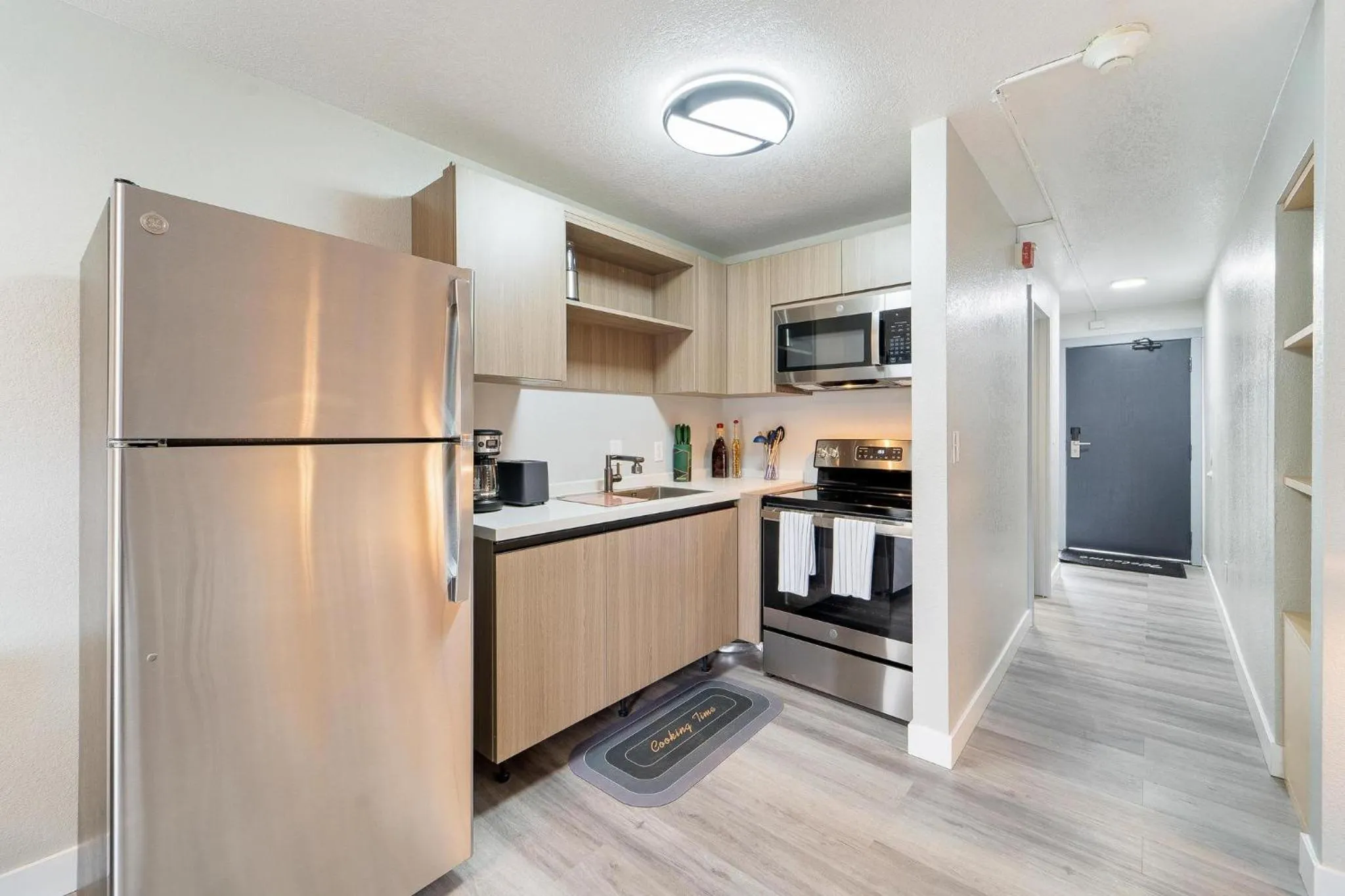 Kitchen or kitchenette in Interurban Suites Hotel