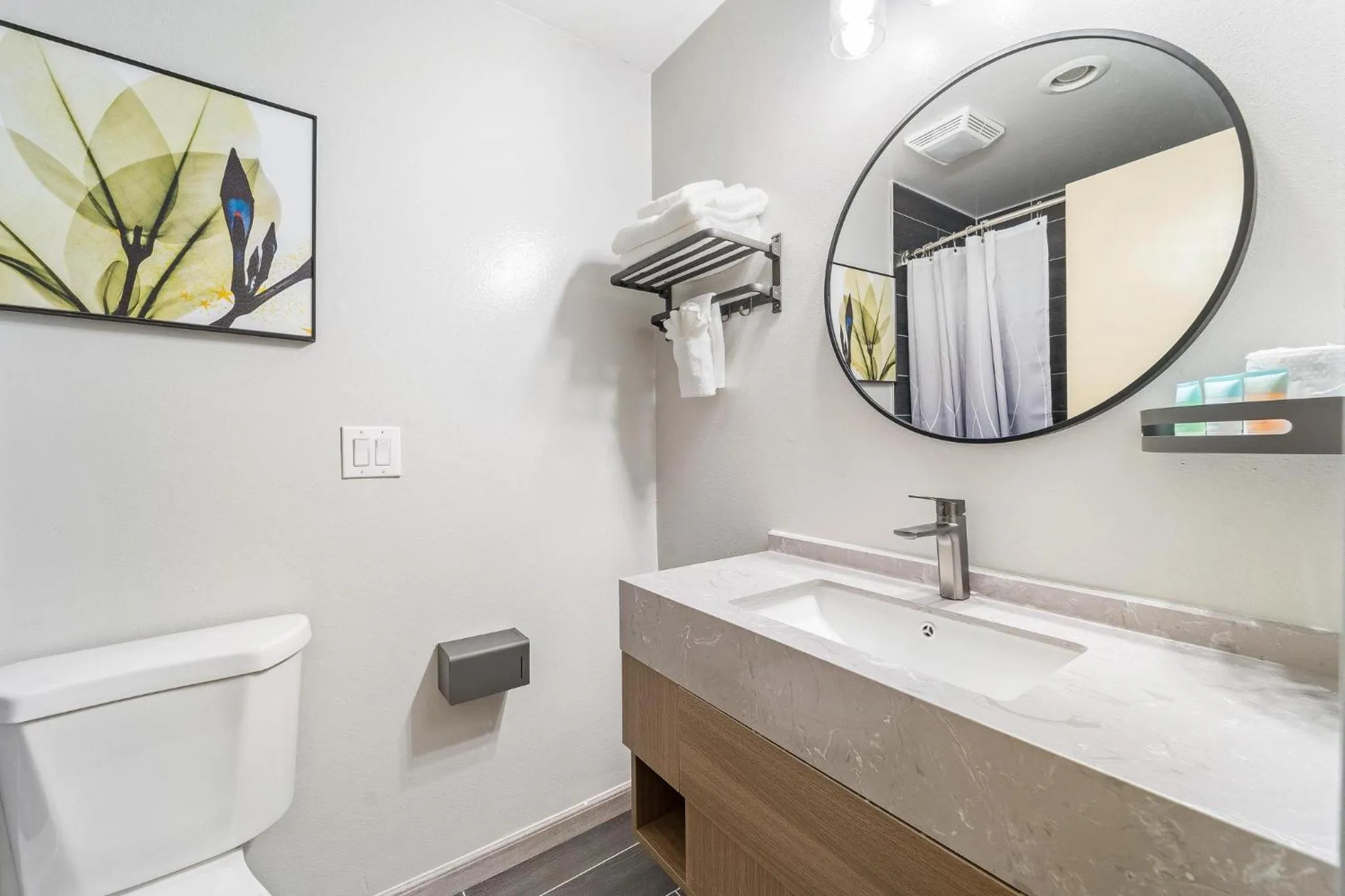 Bathroom in Interurban Suites Hotel