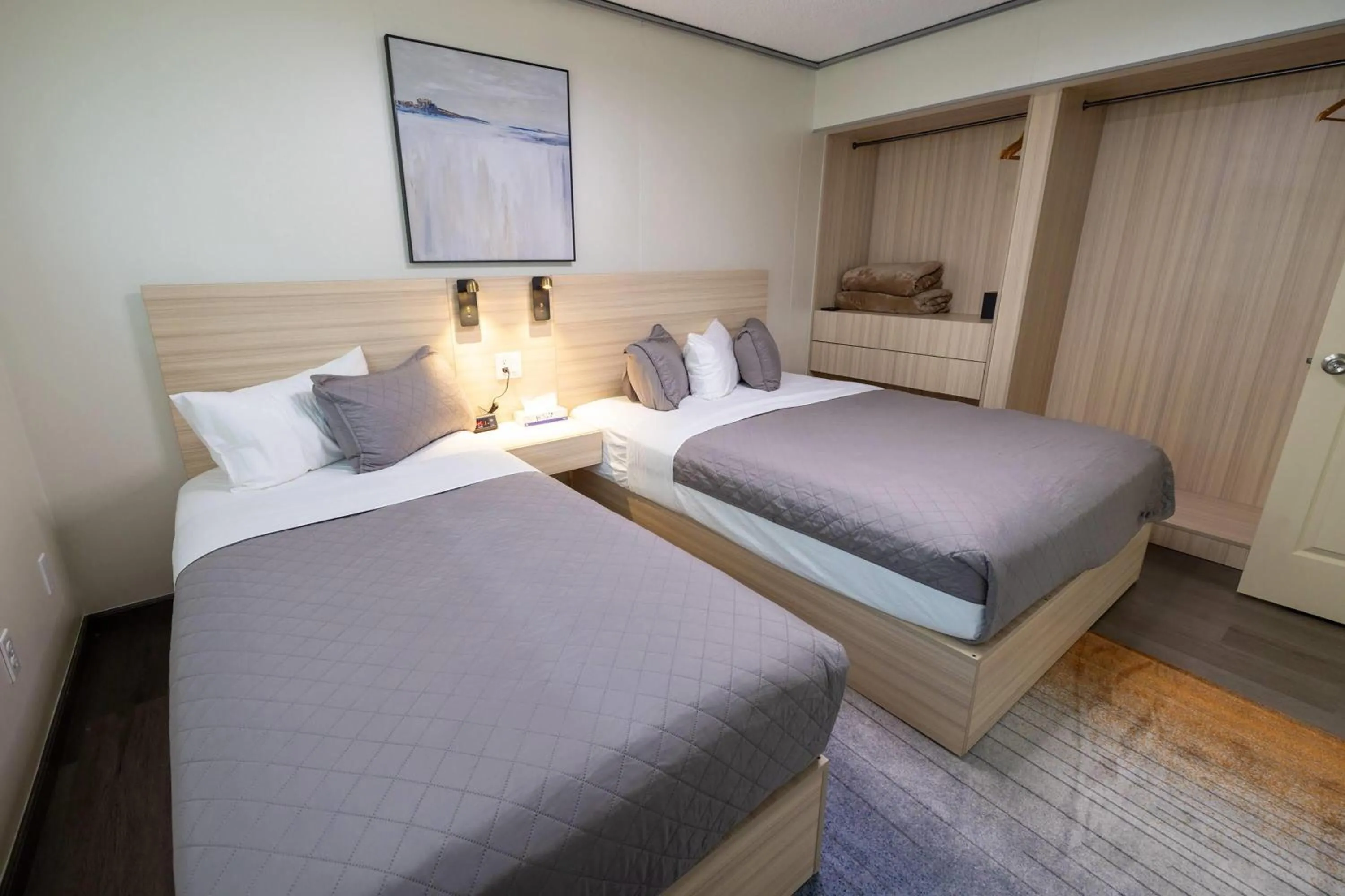 Photo of the whole room, Bed in Interurban Suites Hotel, a Dazzler Select by Wyndham