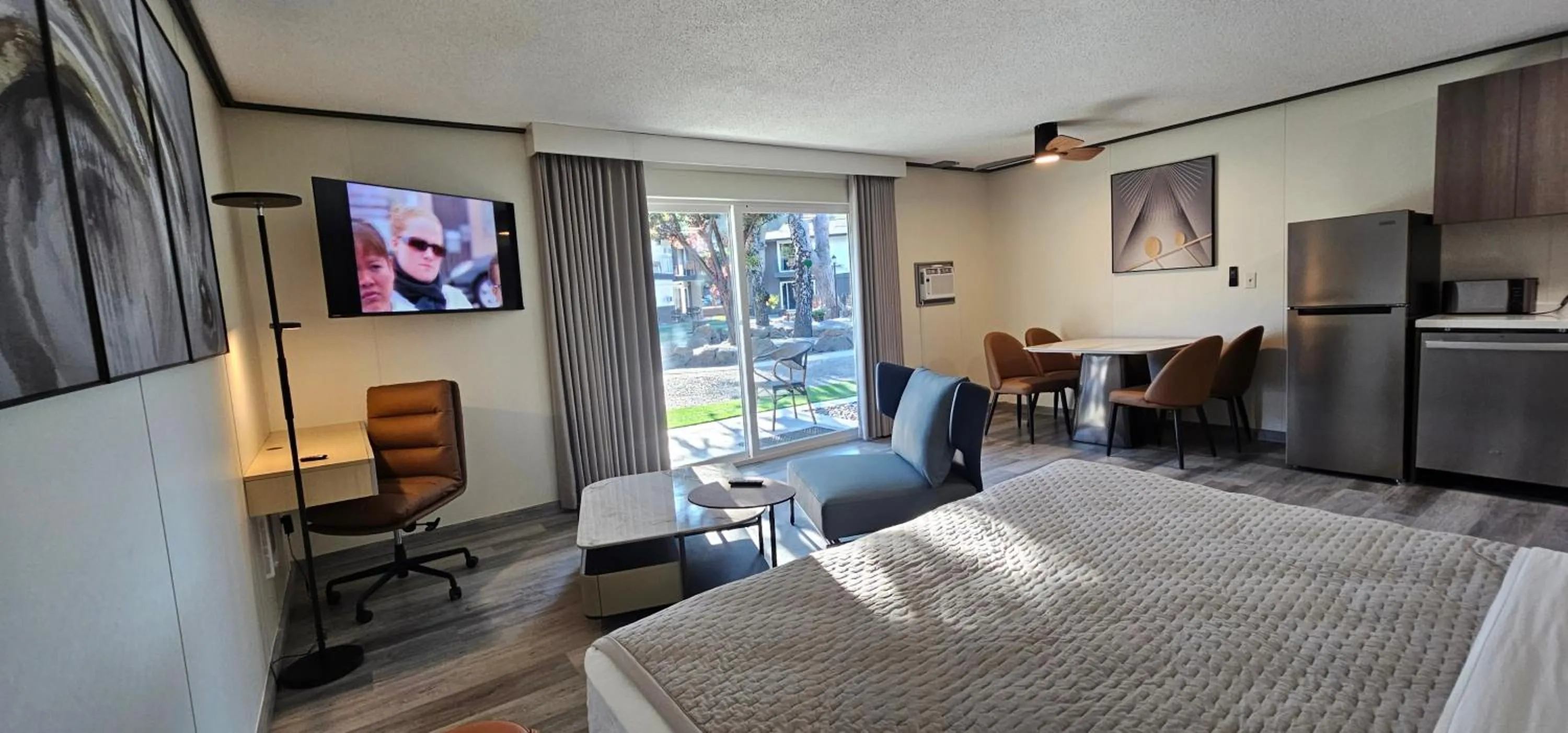 TV and multimedia, Bed in Interurban Suites Hotel