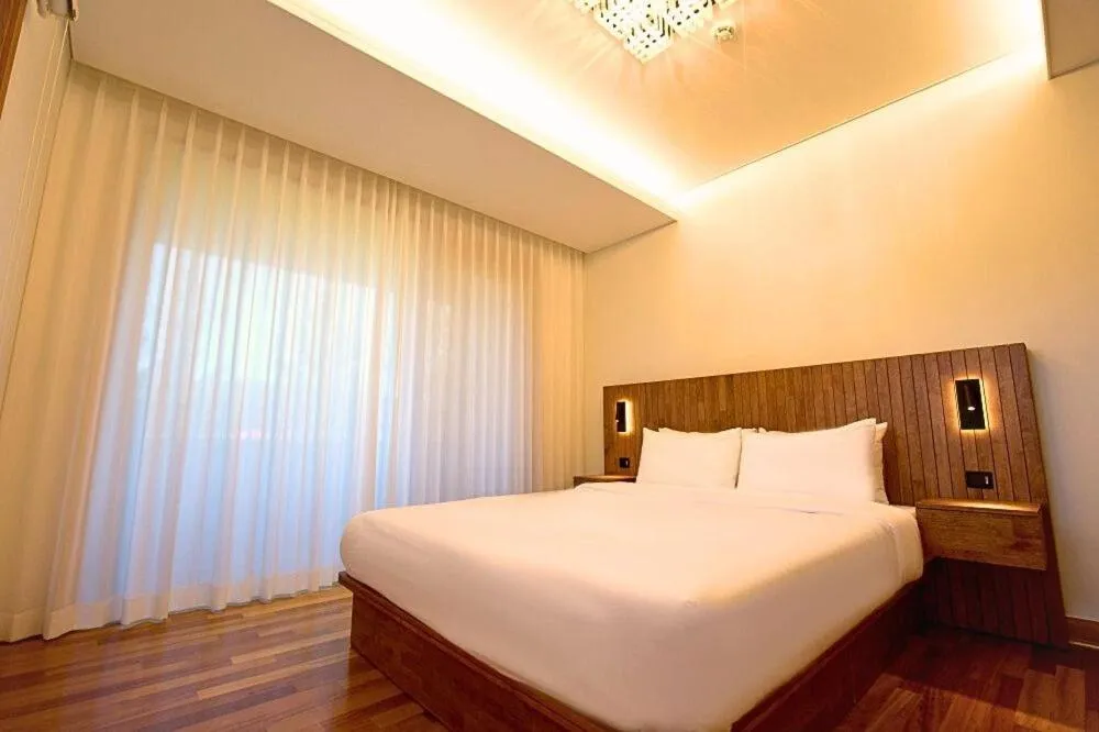 Bedroom, Bed in Le comte bleu