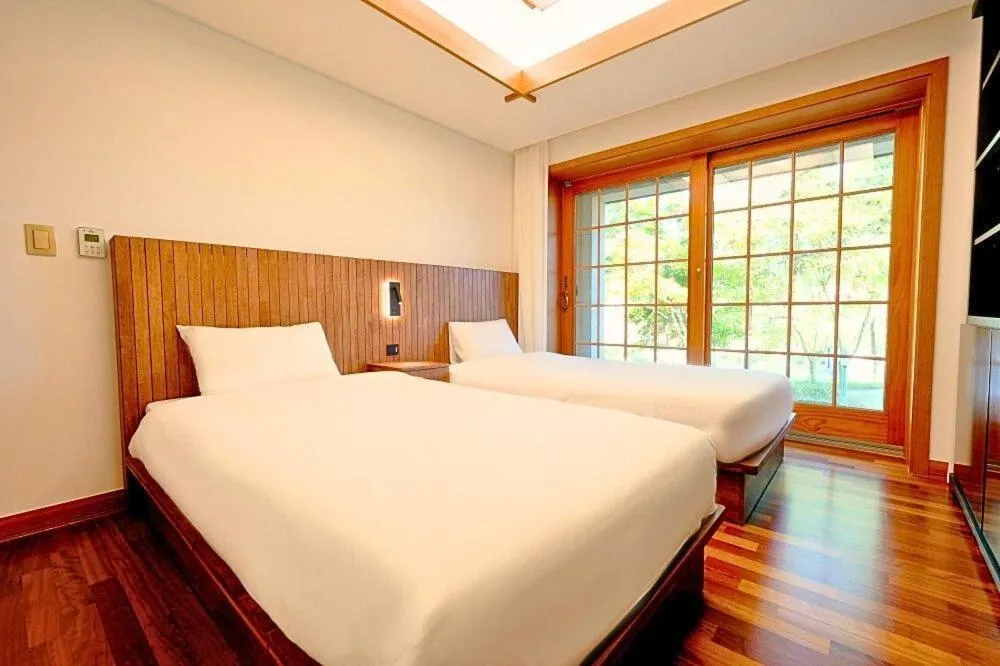 Bedroom, Bed in Le comte bleu