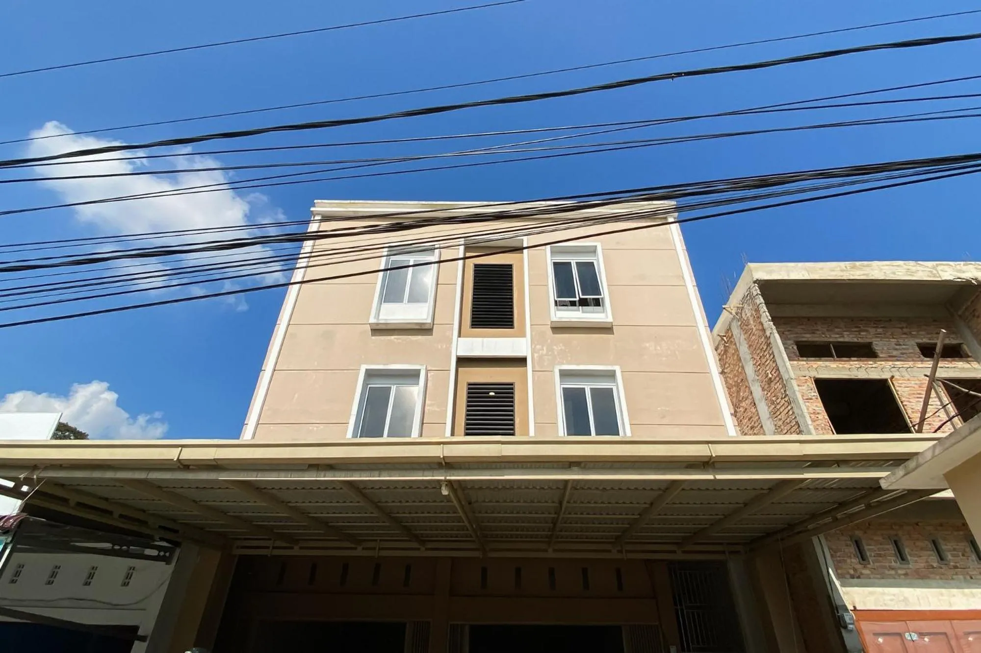 RedDoorz Syariah near RS Awal Bros Panam Pekanbaru
