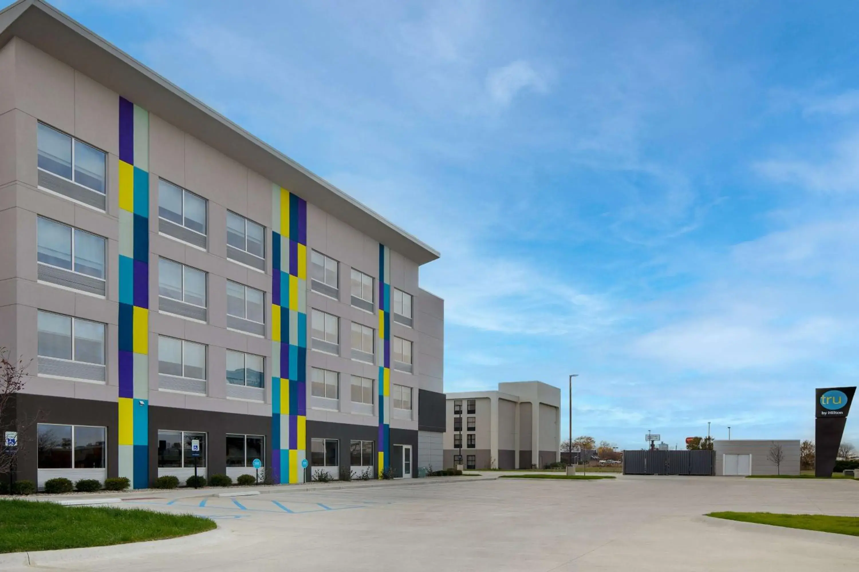 Property building in Tru By Hilton Anderson Property building in Tru By Hilton Anderson