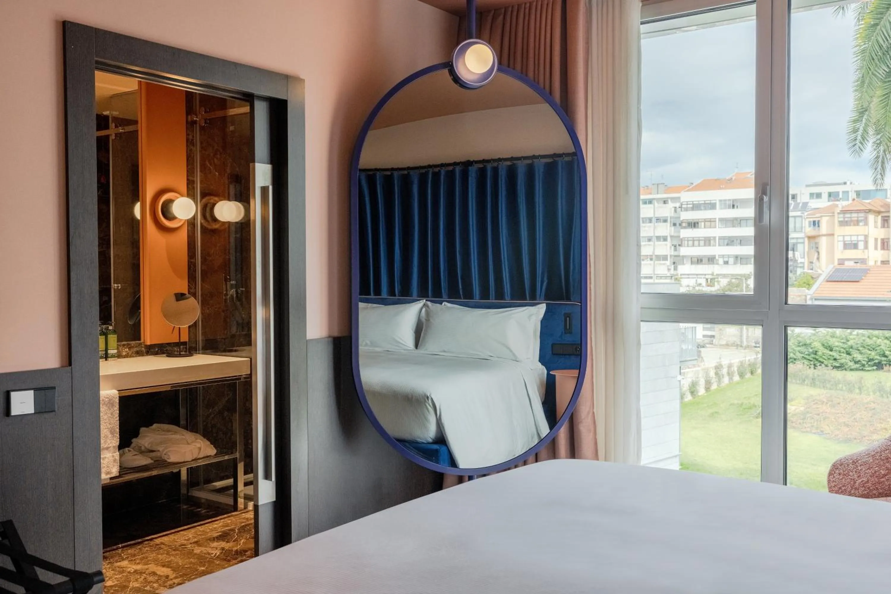 Bathroom, Bed in Cenica Porto Hotel, Curio Collection By Hilton