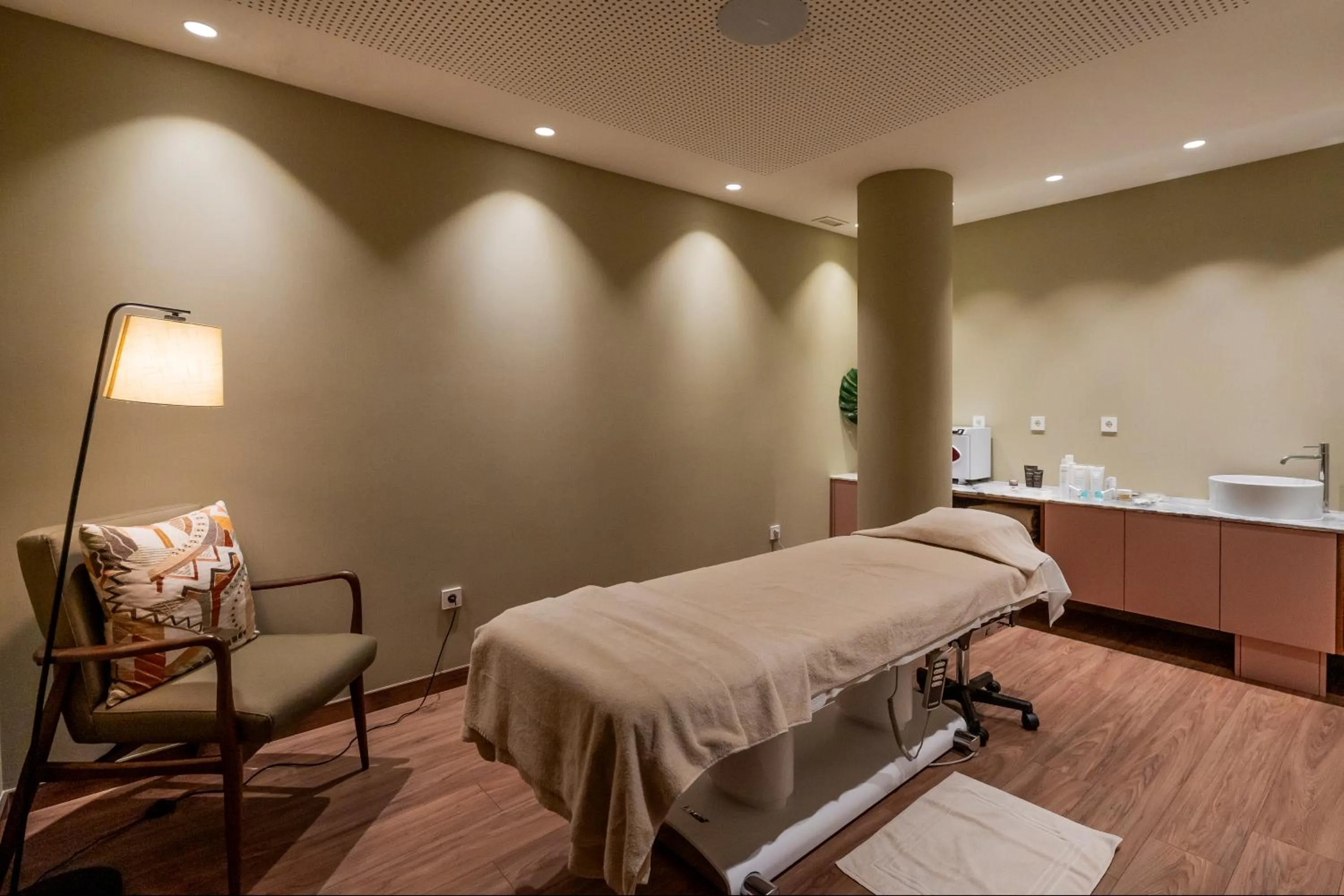 Massage in Cenica Porto Hotel, Curio Collection By Hilton