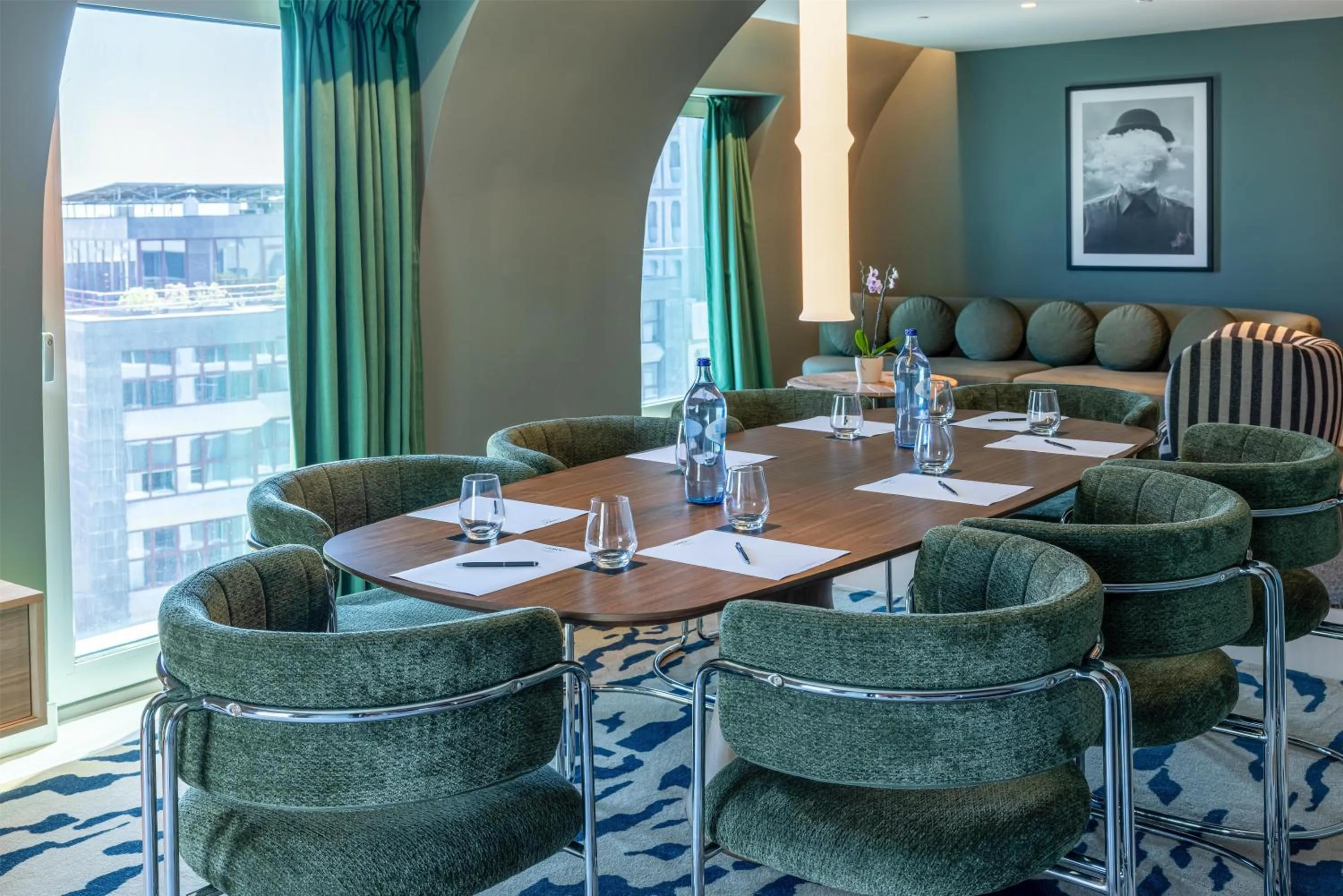 Living room in Cenica Porto Hotel, Curio Collection By Hilton