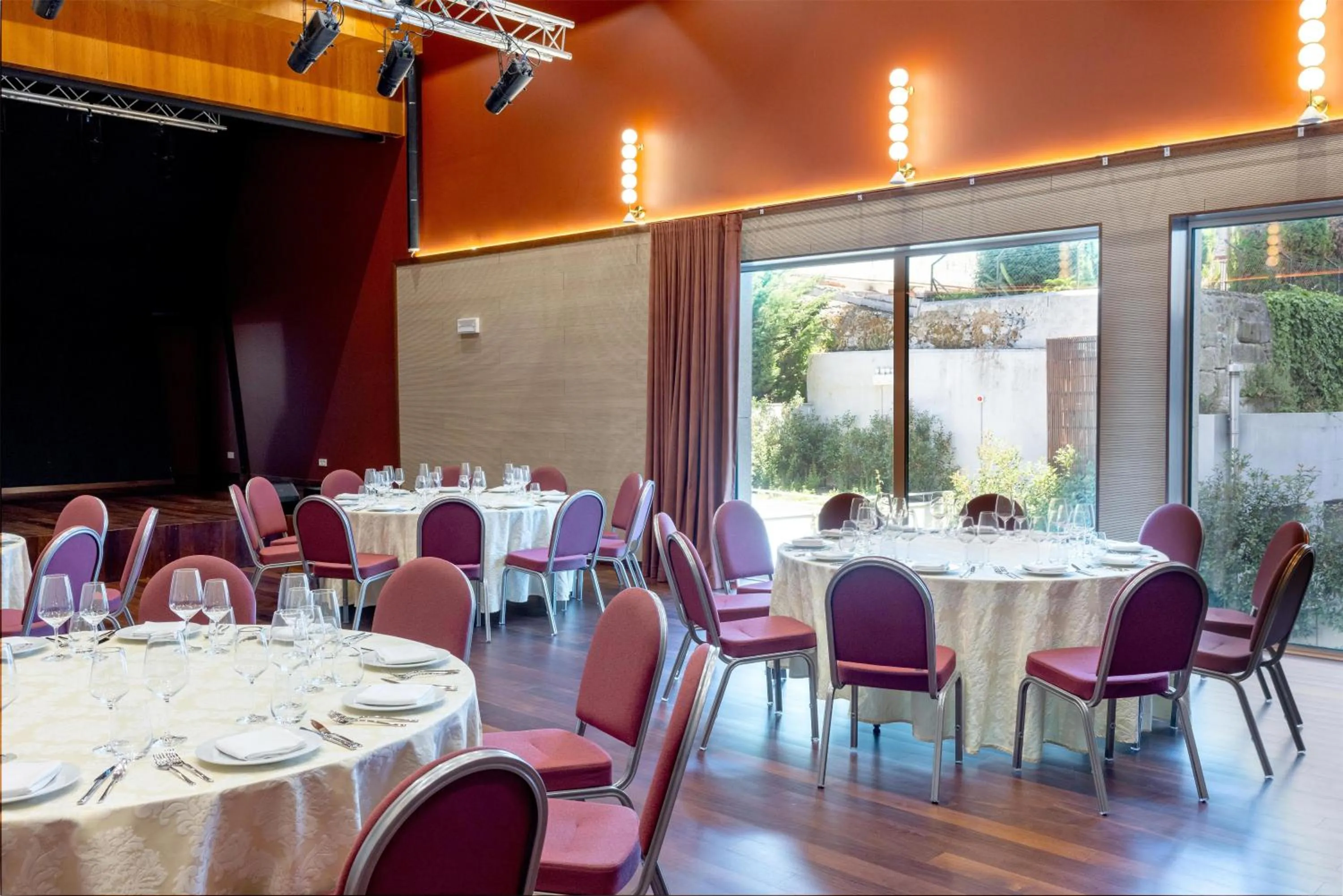 Meeting/conference room in Cenica Porto Hotel, Curio Collection By Hilton