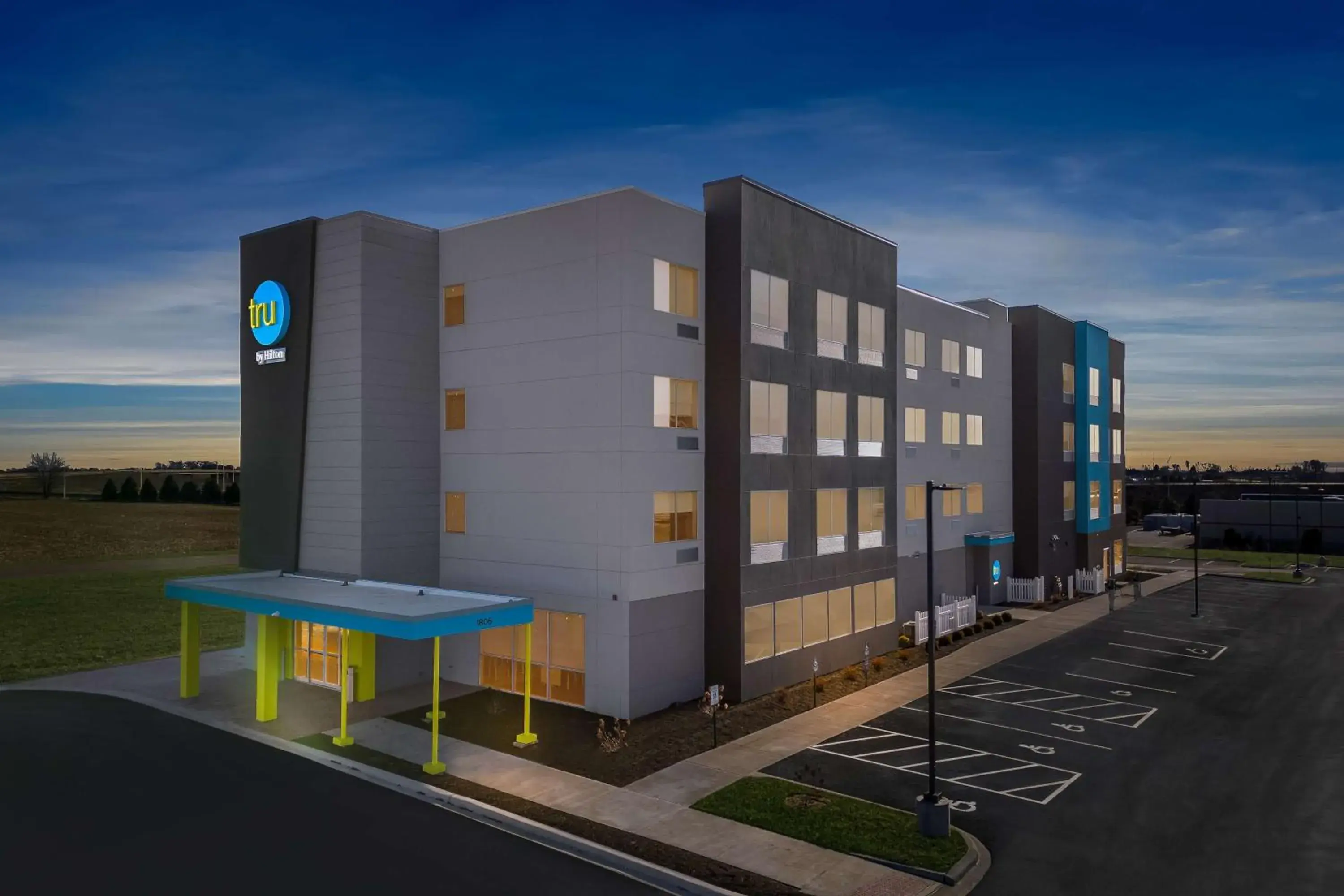 Property building in Tru By Hilton Dixon Property building in Tru By Hilton Dixon