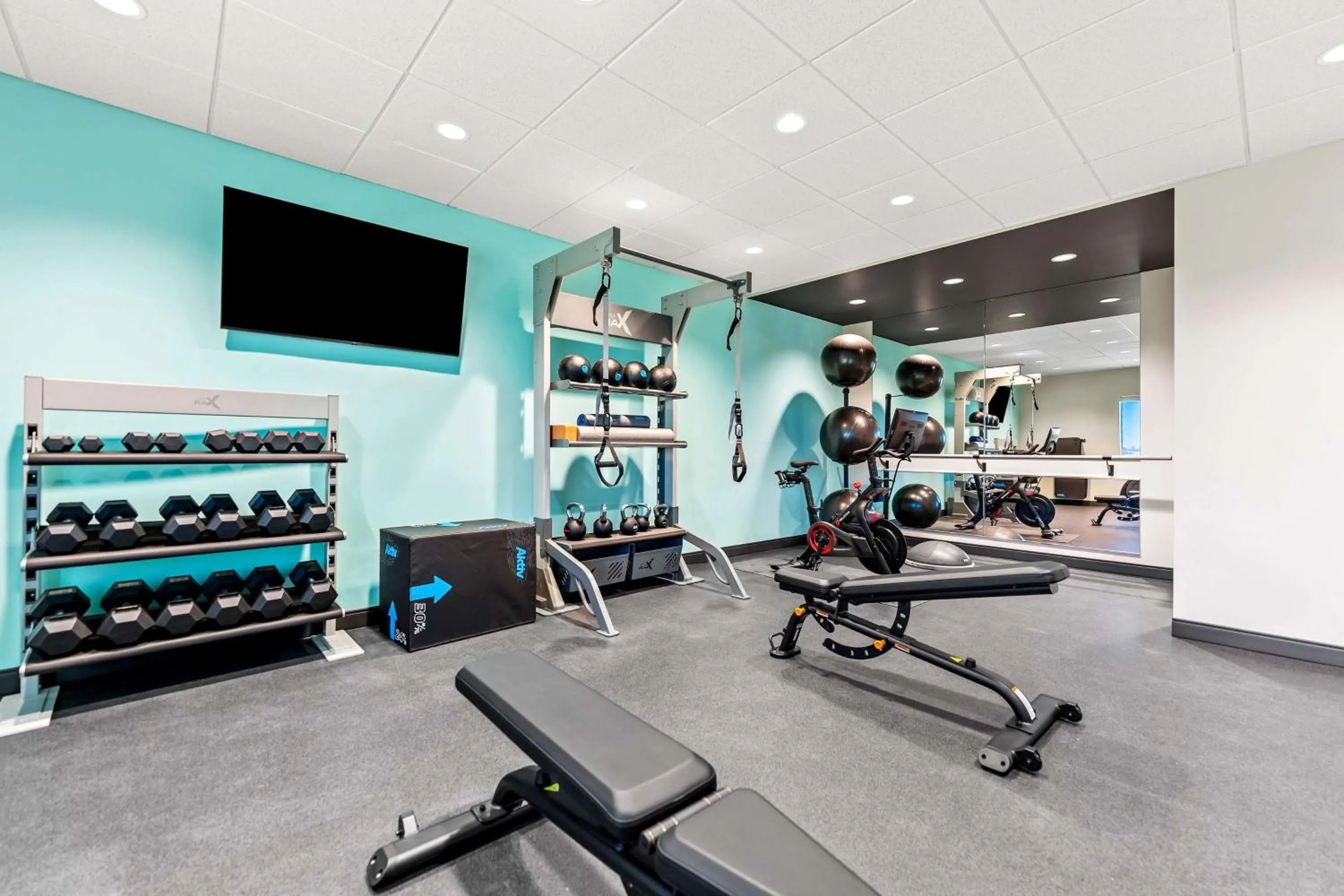 Fitness centre/facilities in Tru By Hilton Dixon