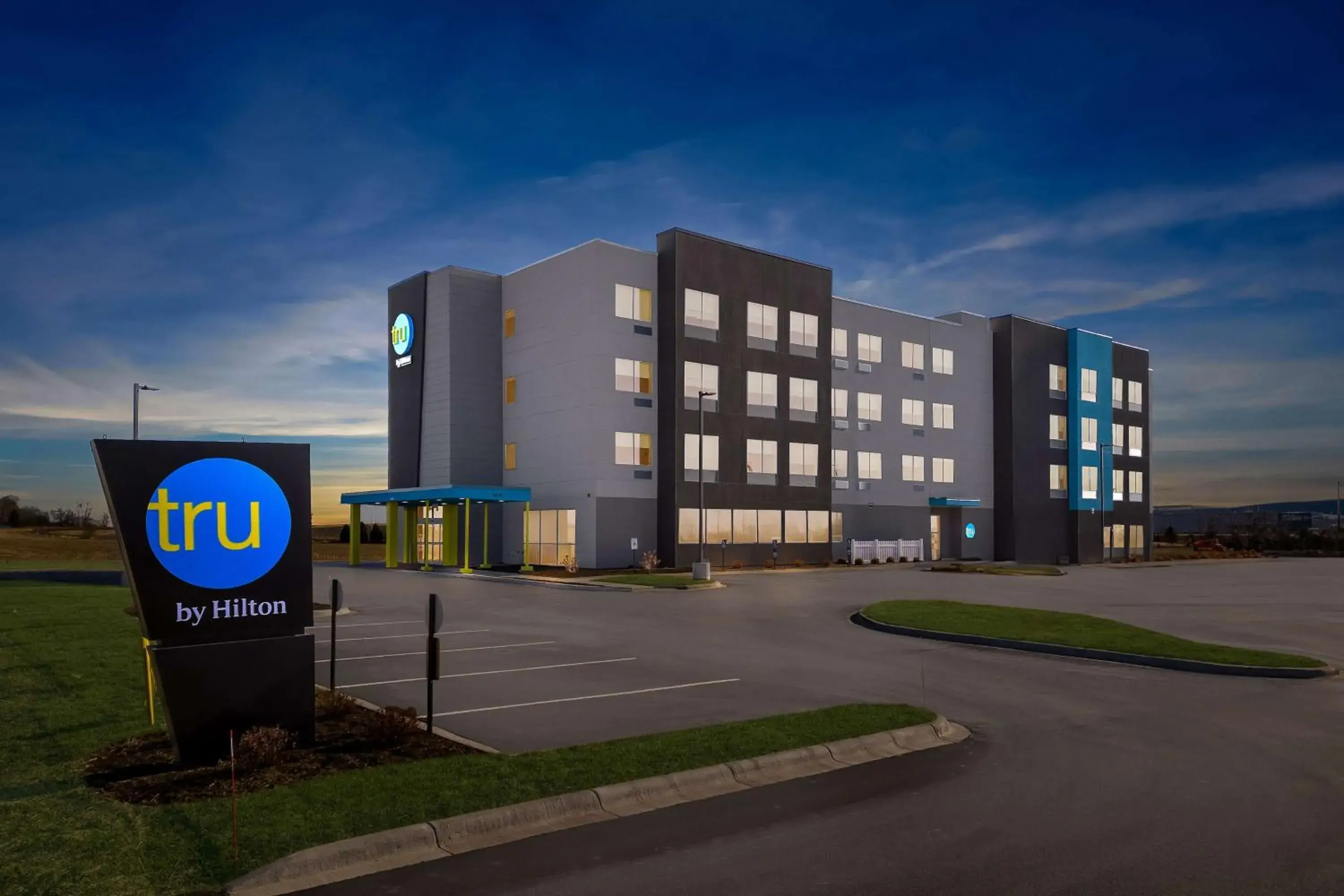 Property building in Tru By Hilton Dixon Property building in Tru By Hilton Dixon