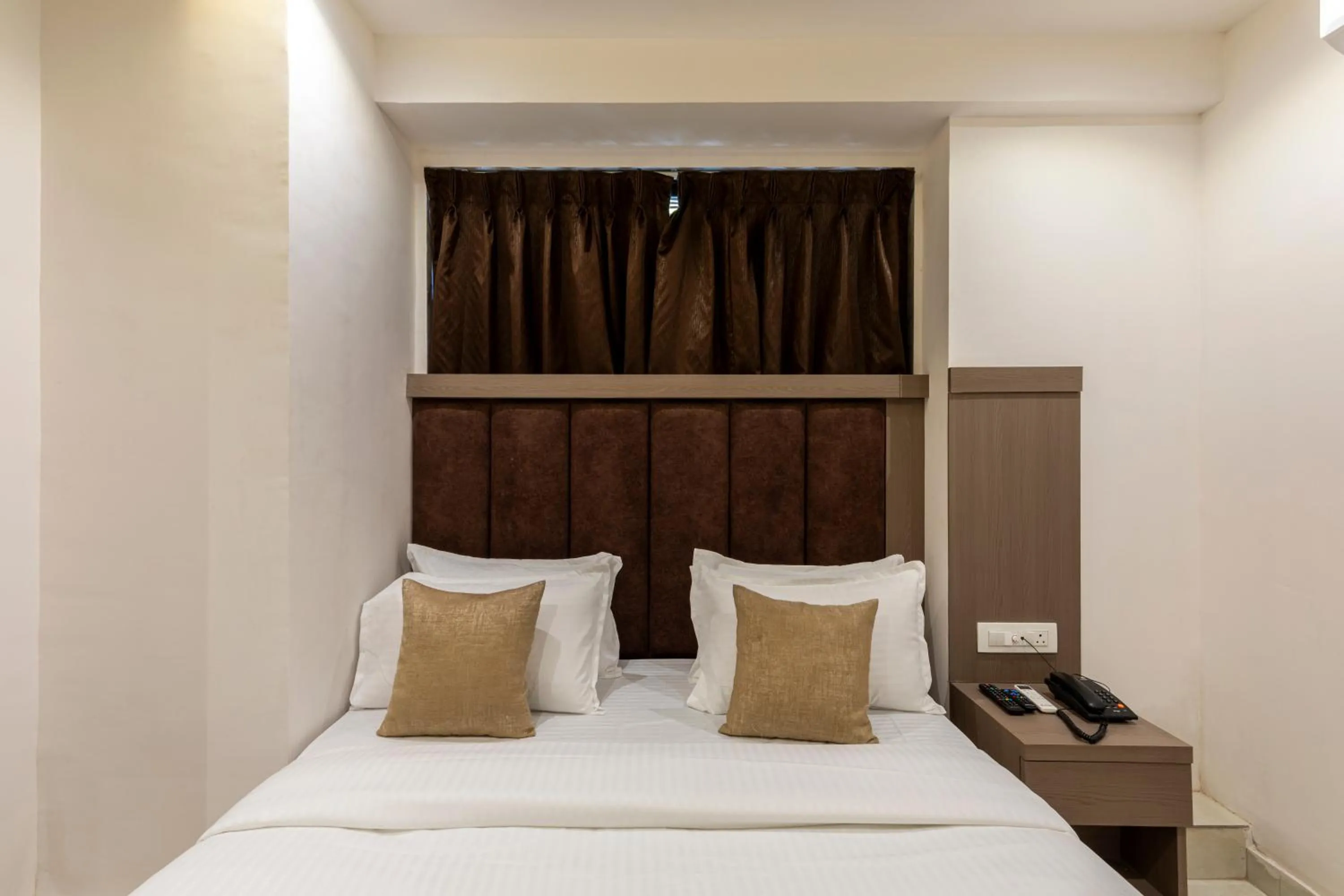 Bed in Hotel MetroMax Andheri