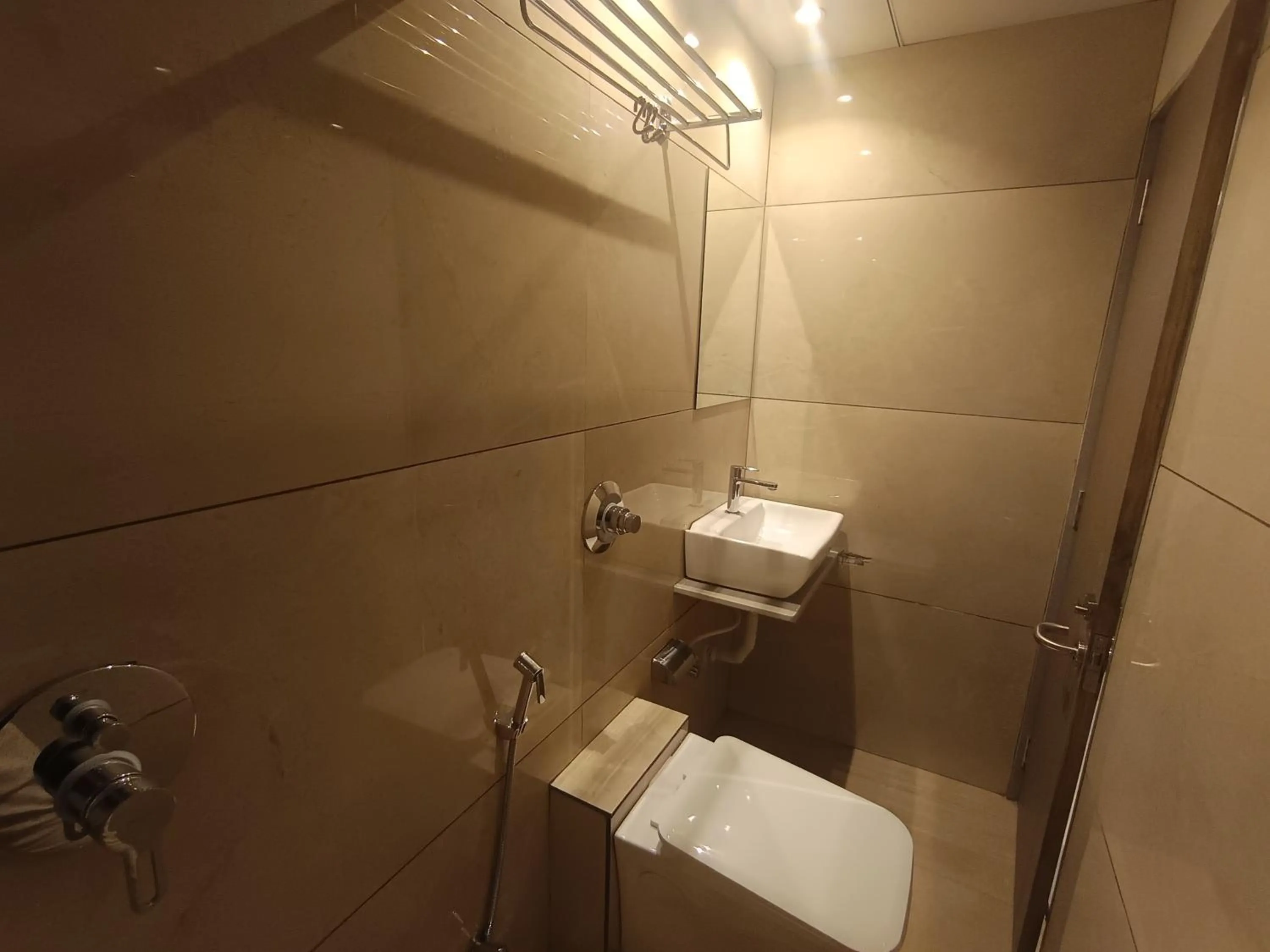 Shower in Hotel MetroMax Andheri