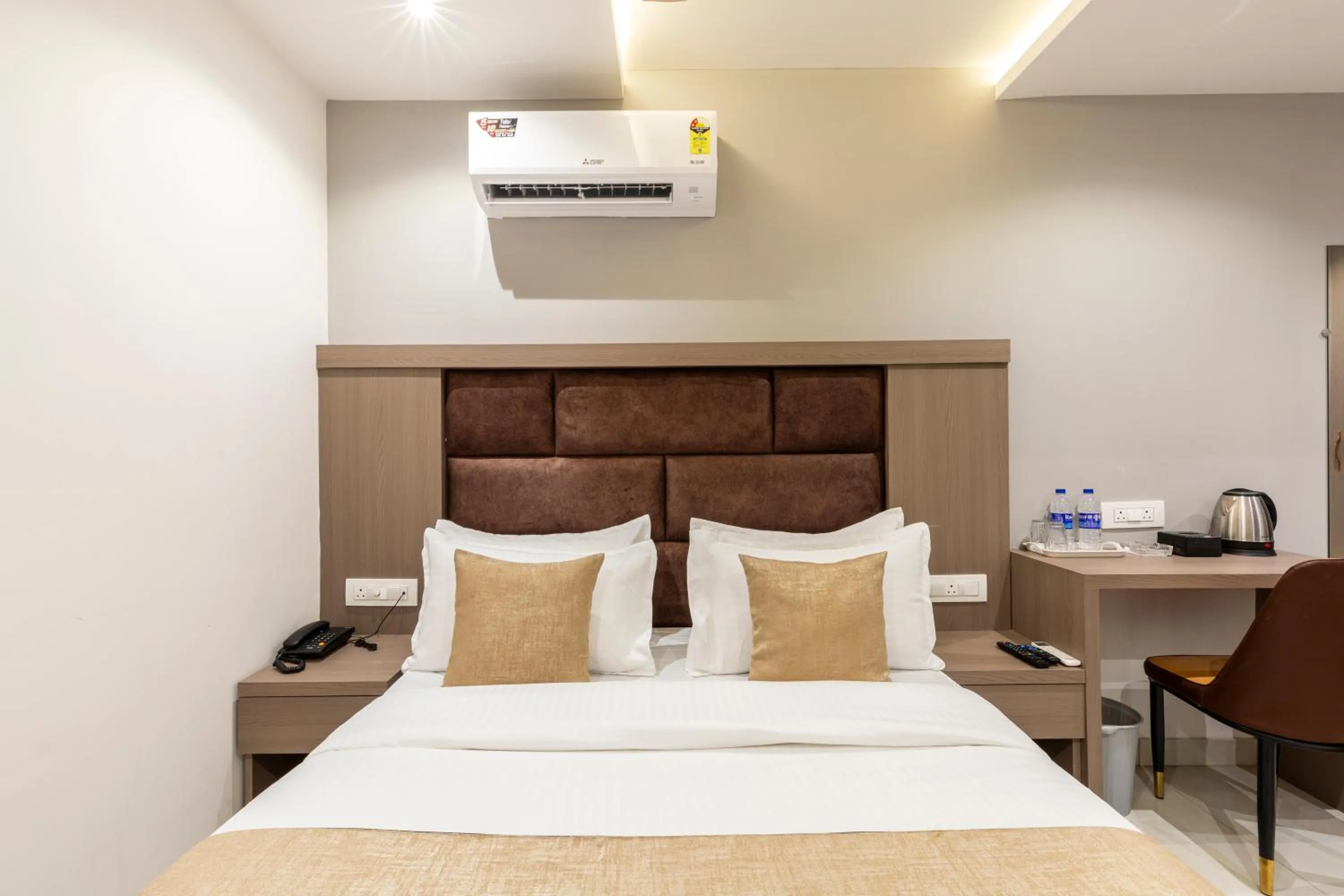 Bed in Hotel MetroMax Andheri