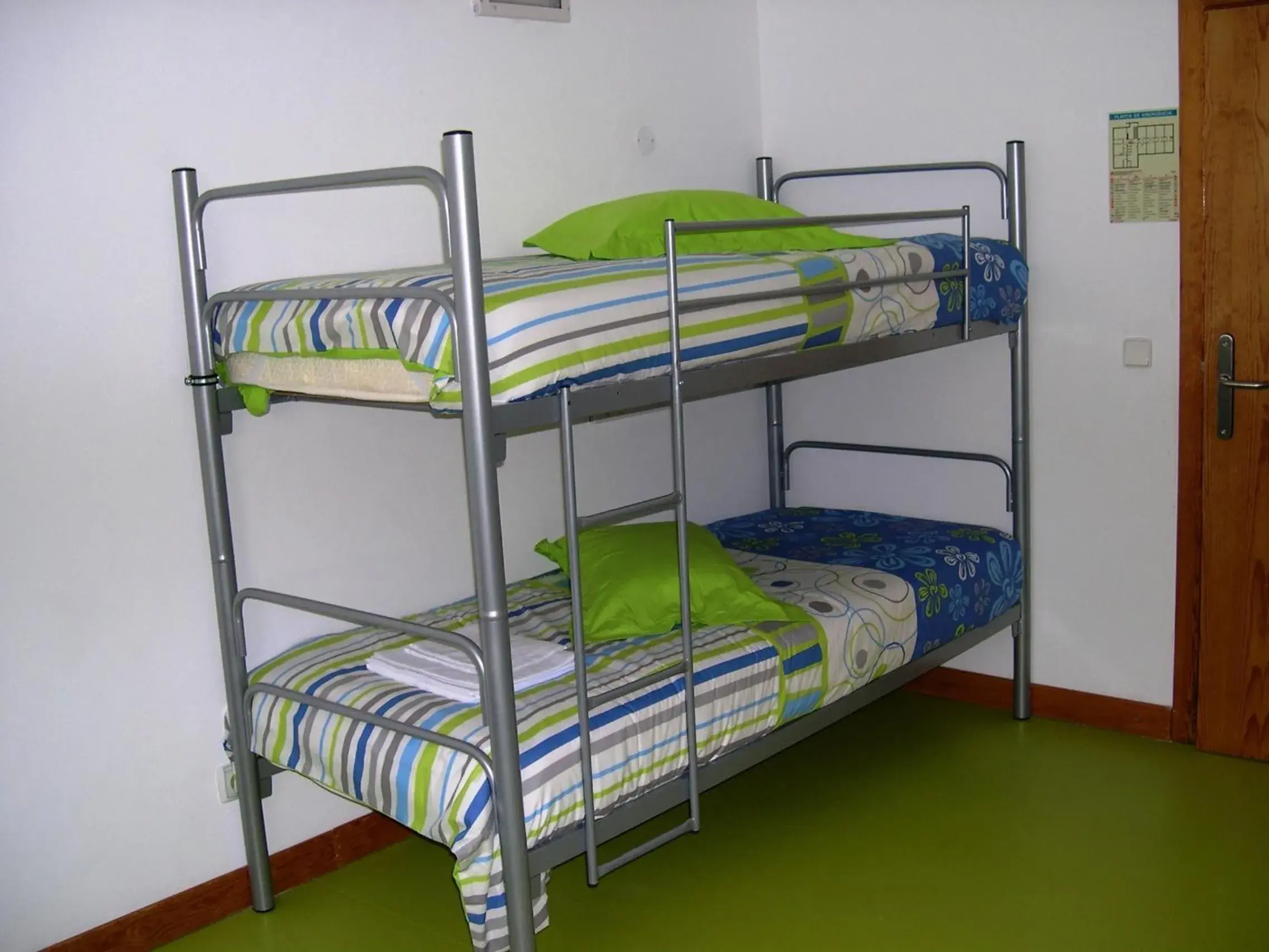 Bunk Bed in Female Dormitory Room in HI Castelo Branco - Pousada de Juventude Bunk Bed in Female Dormitory Room in HI Castelo Branco - Pousada de Juventude