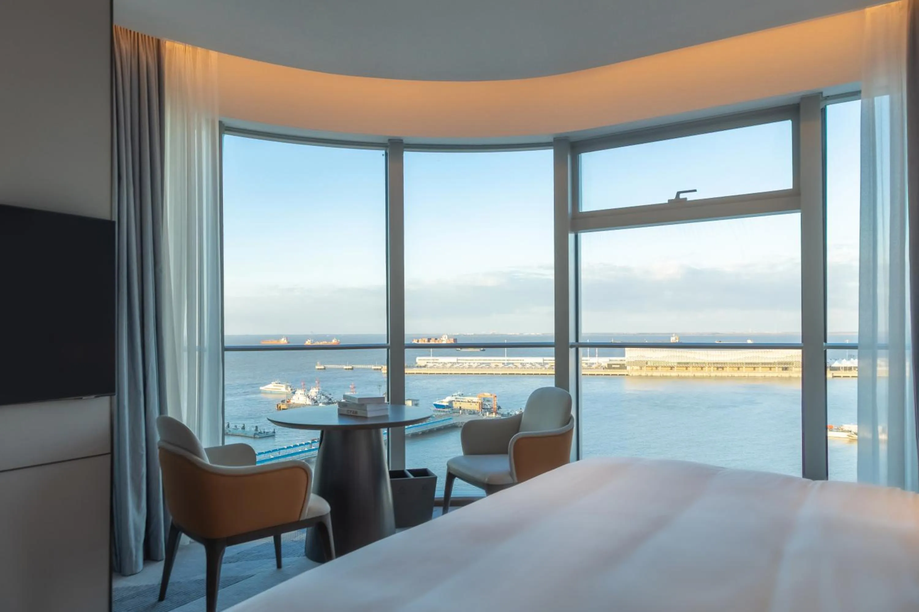 Property building, Bed in Cordis Shanghai Seaworld