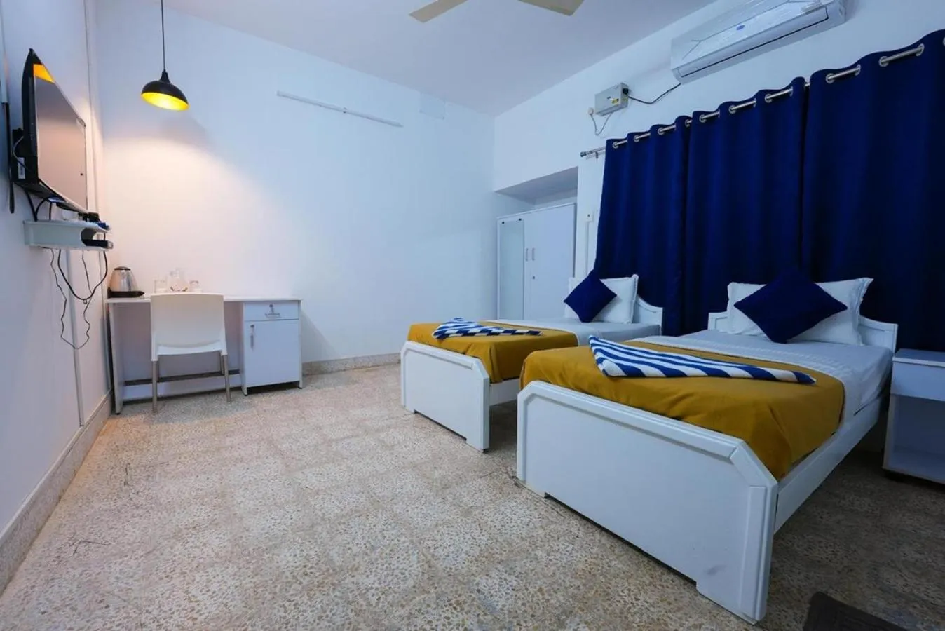 Bed in Madras Inn Nungambakam