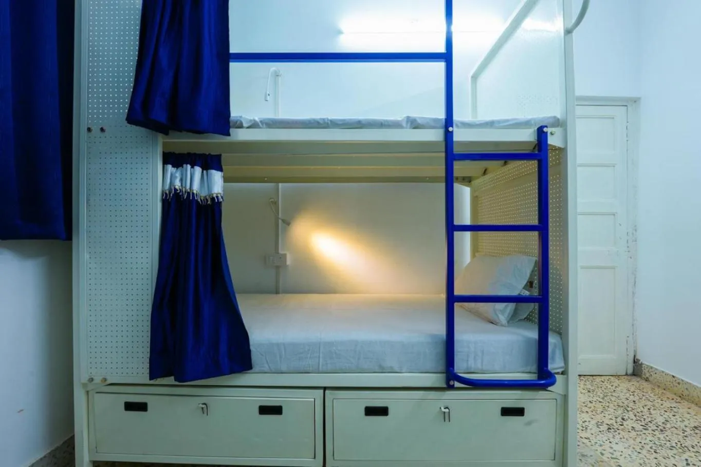 Bed in Madras Inn Nungambakam