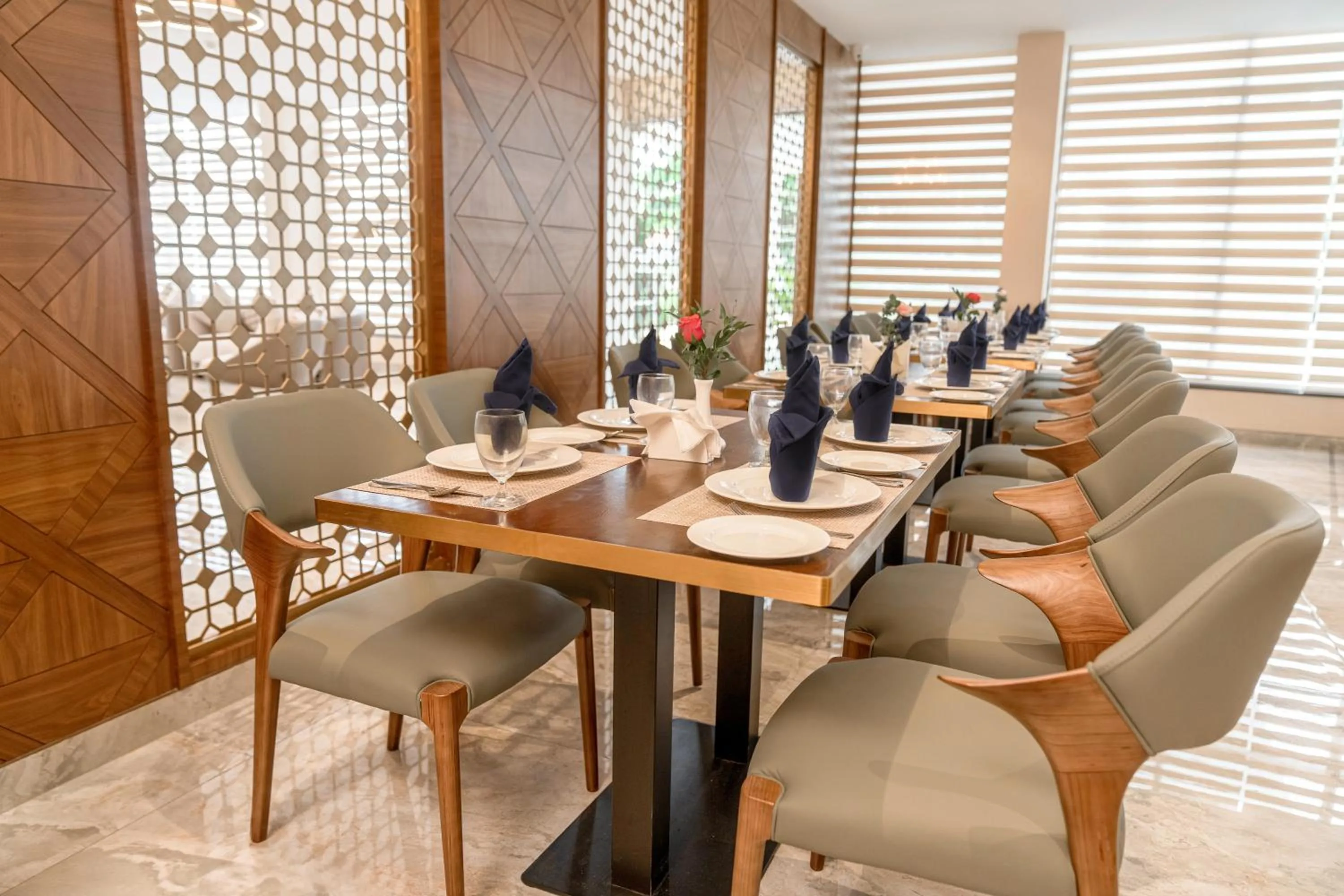 Restaurant/places to eat in VSC Porto Marina