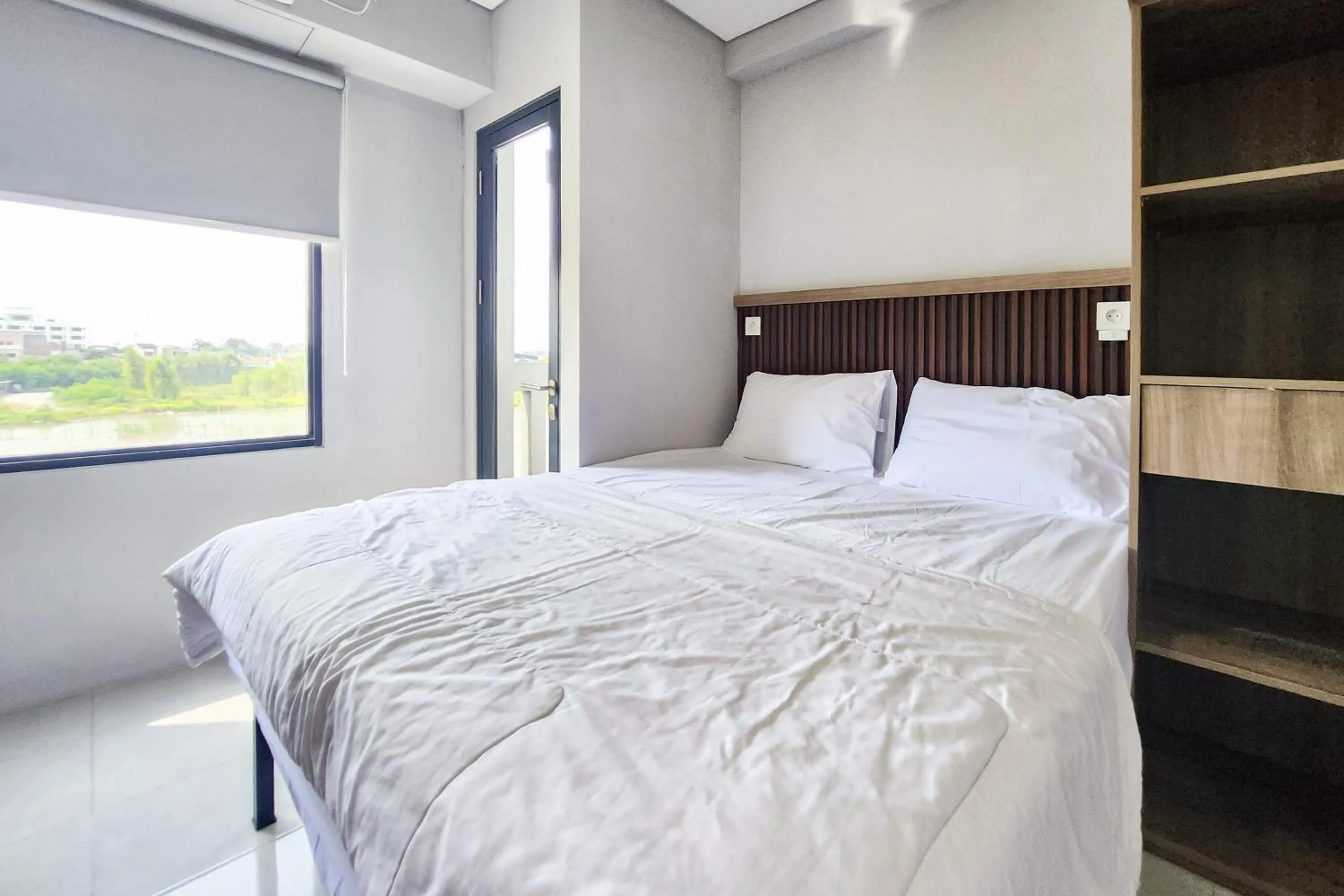 Bedroom, Bed in RedLiving Apartemen Riverdale Cikarang - Star Rooms