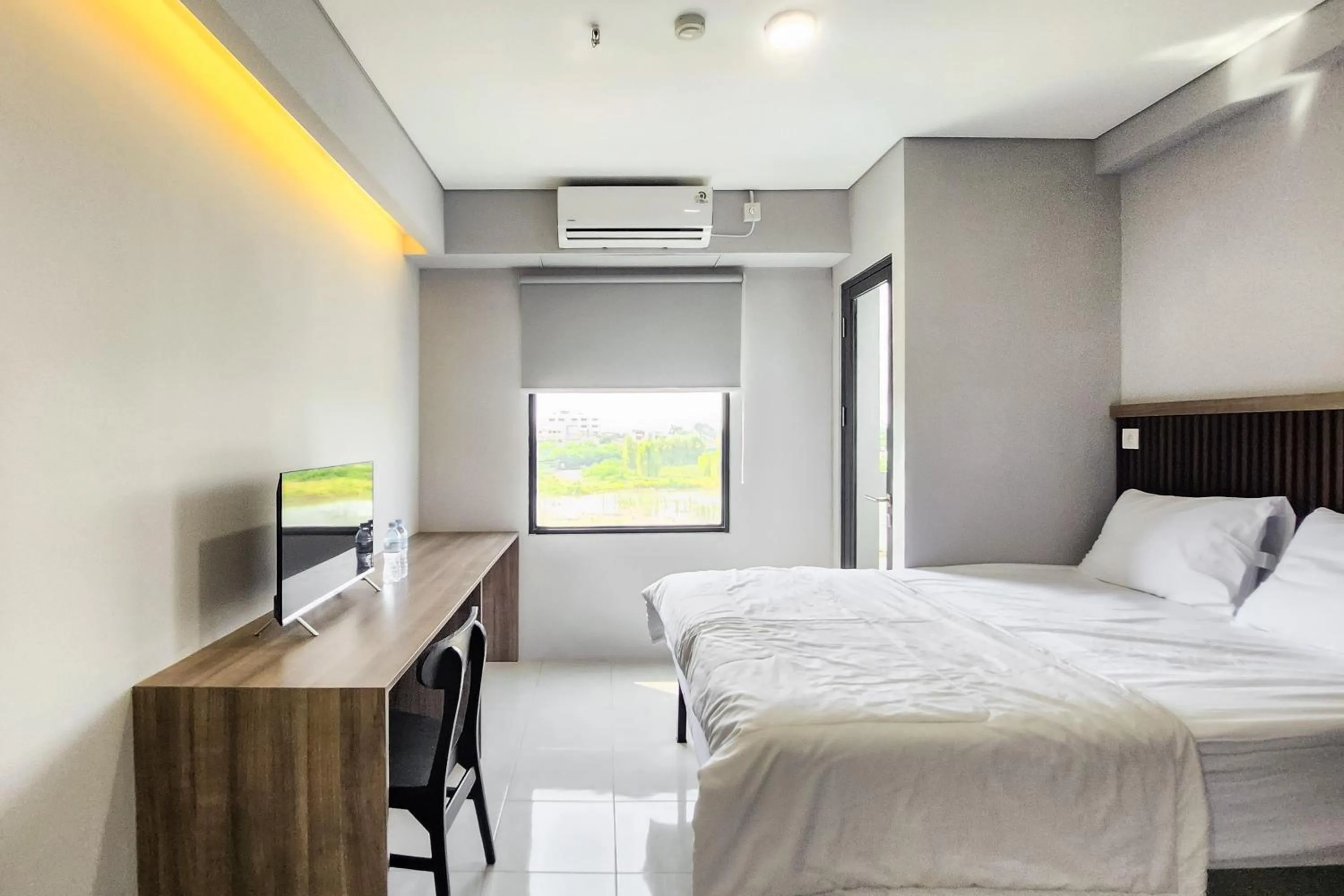 Bedroom, Bed in RedLiving Apartemen Riverdale Cikarang - Star Rooms