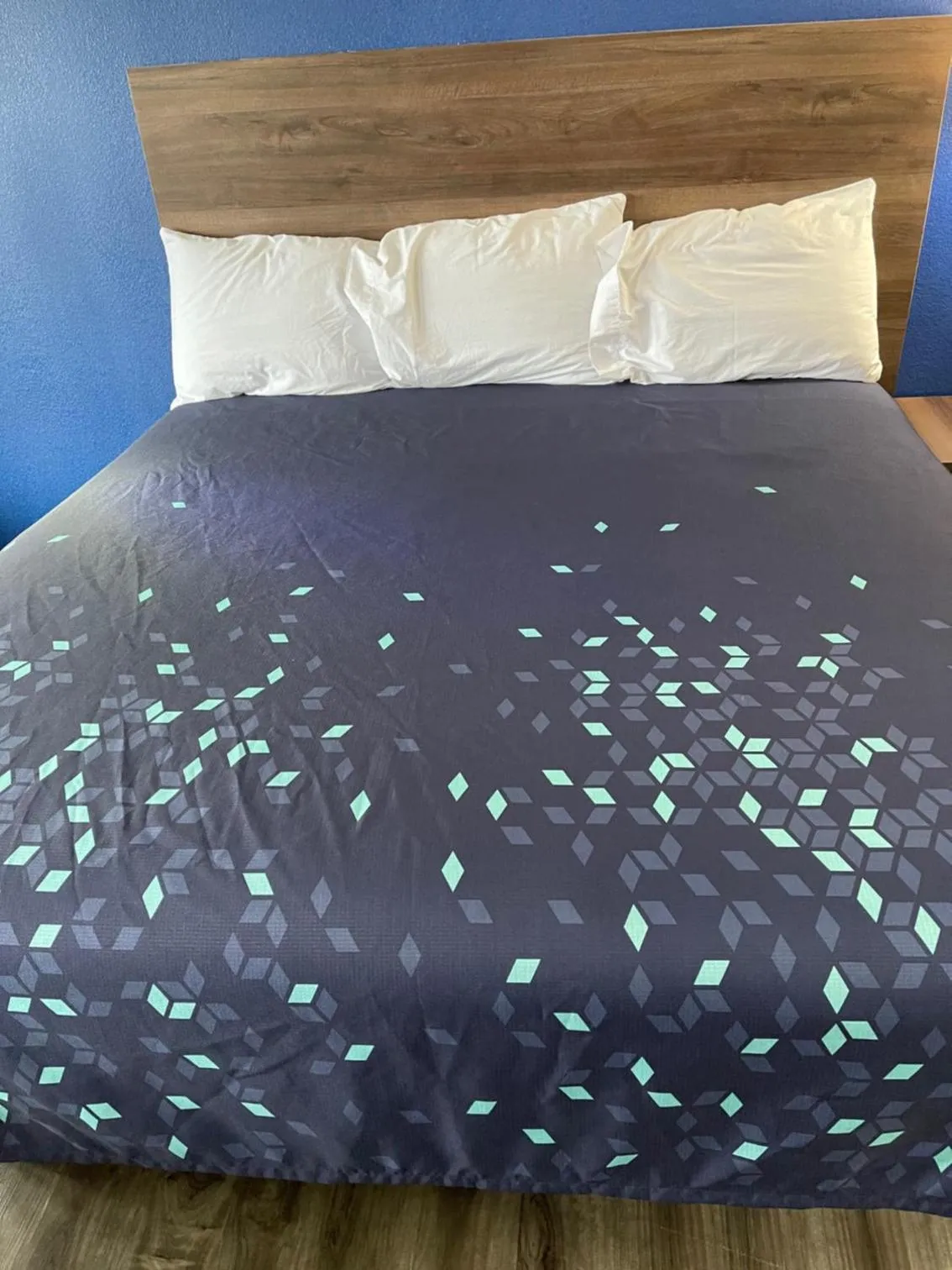 Bed in Scottish Inns - Commerce