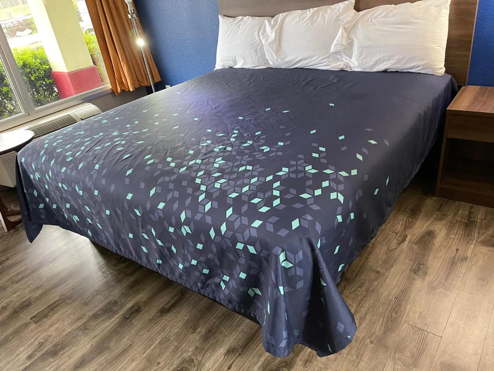 Bed in Scottish Inns - Commerce